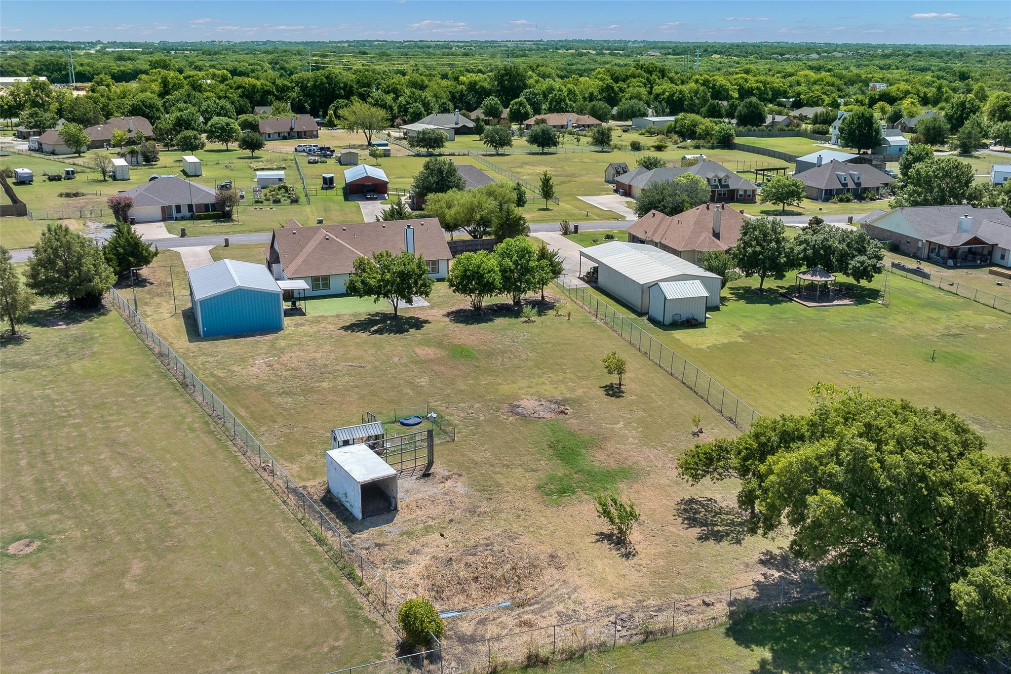 main property photo 28