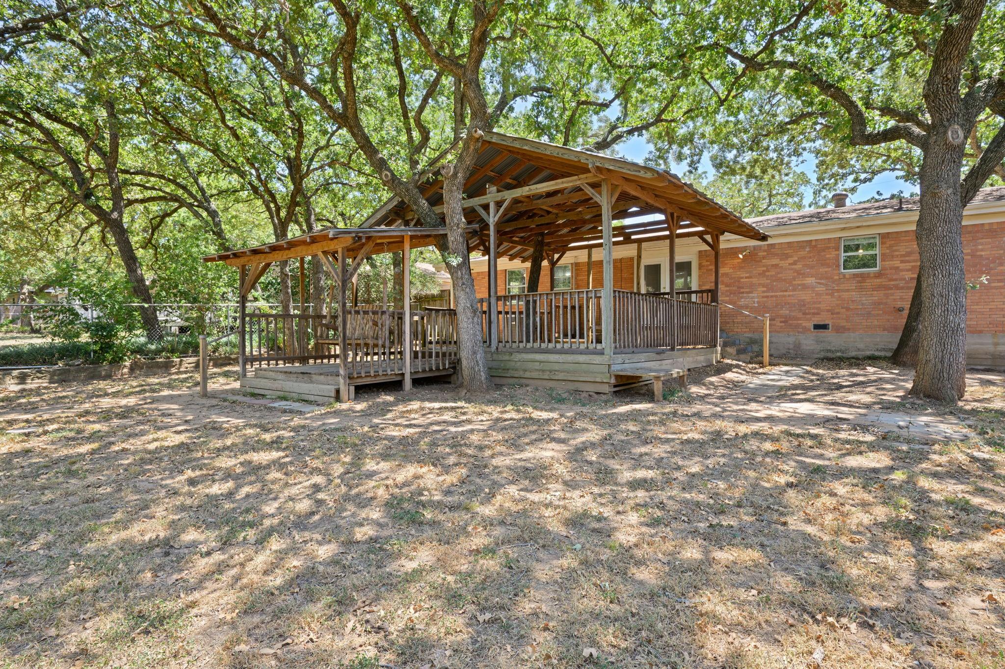 main property photo 30