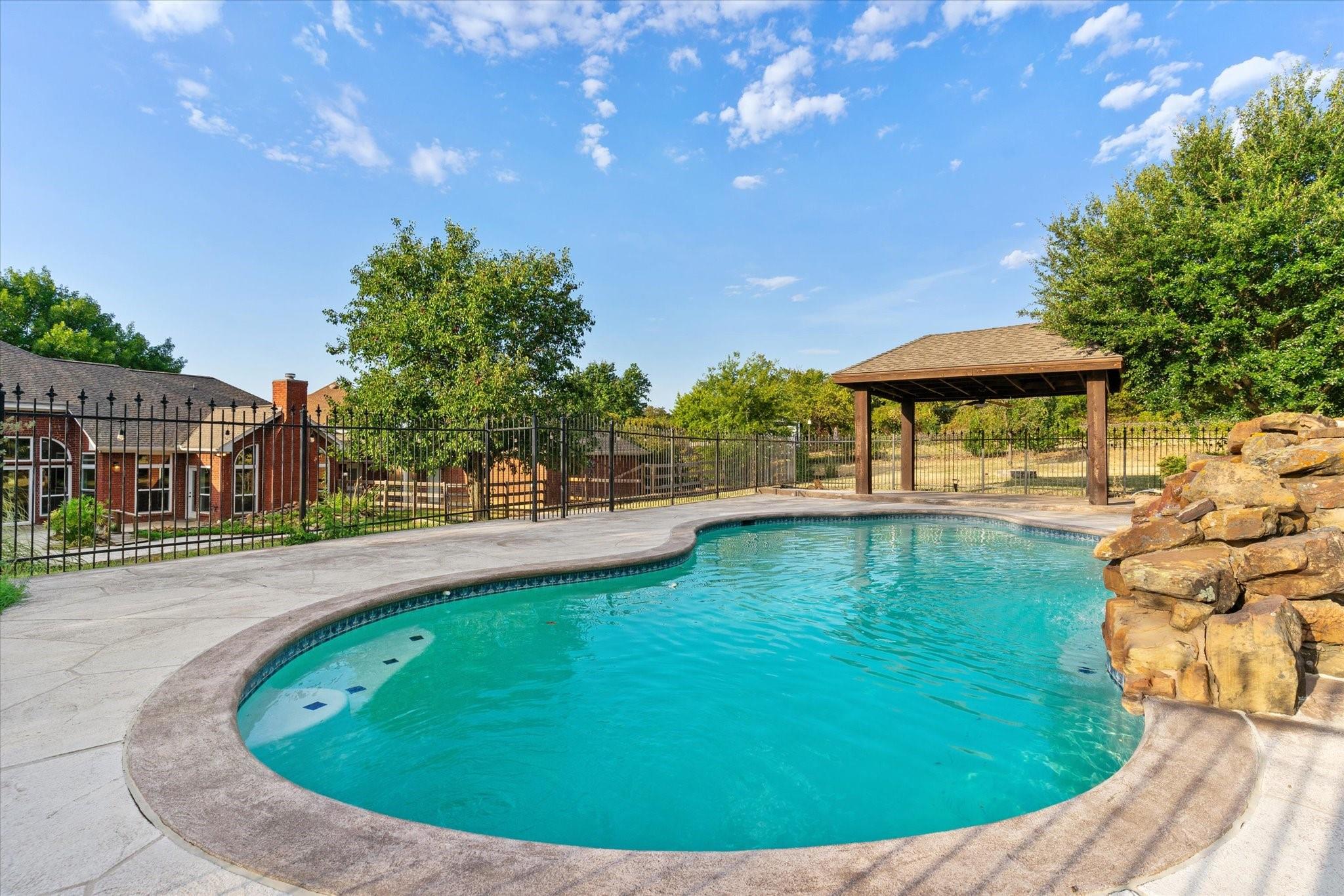 main property photo 31