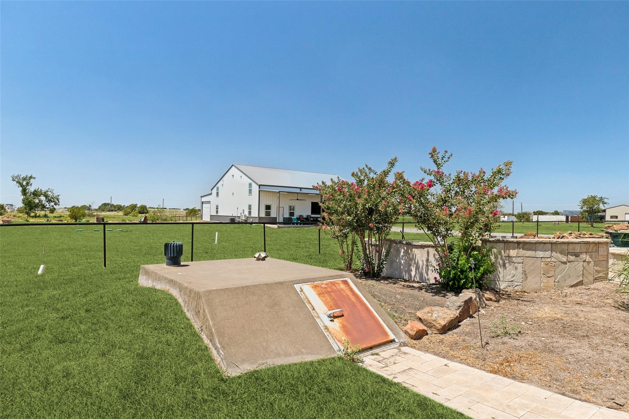 main property photo 29
