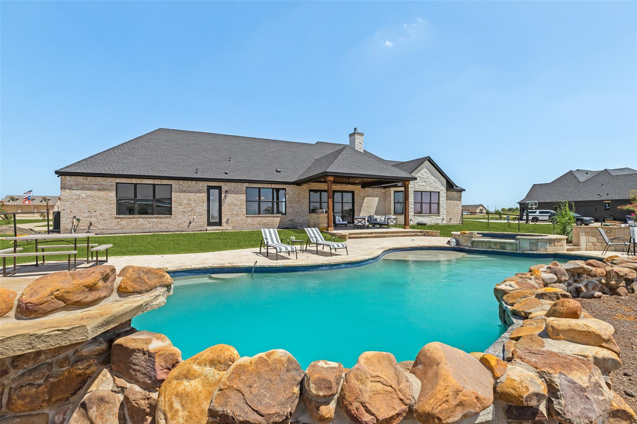 main property photo 33
