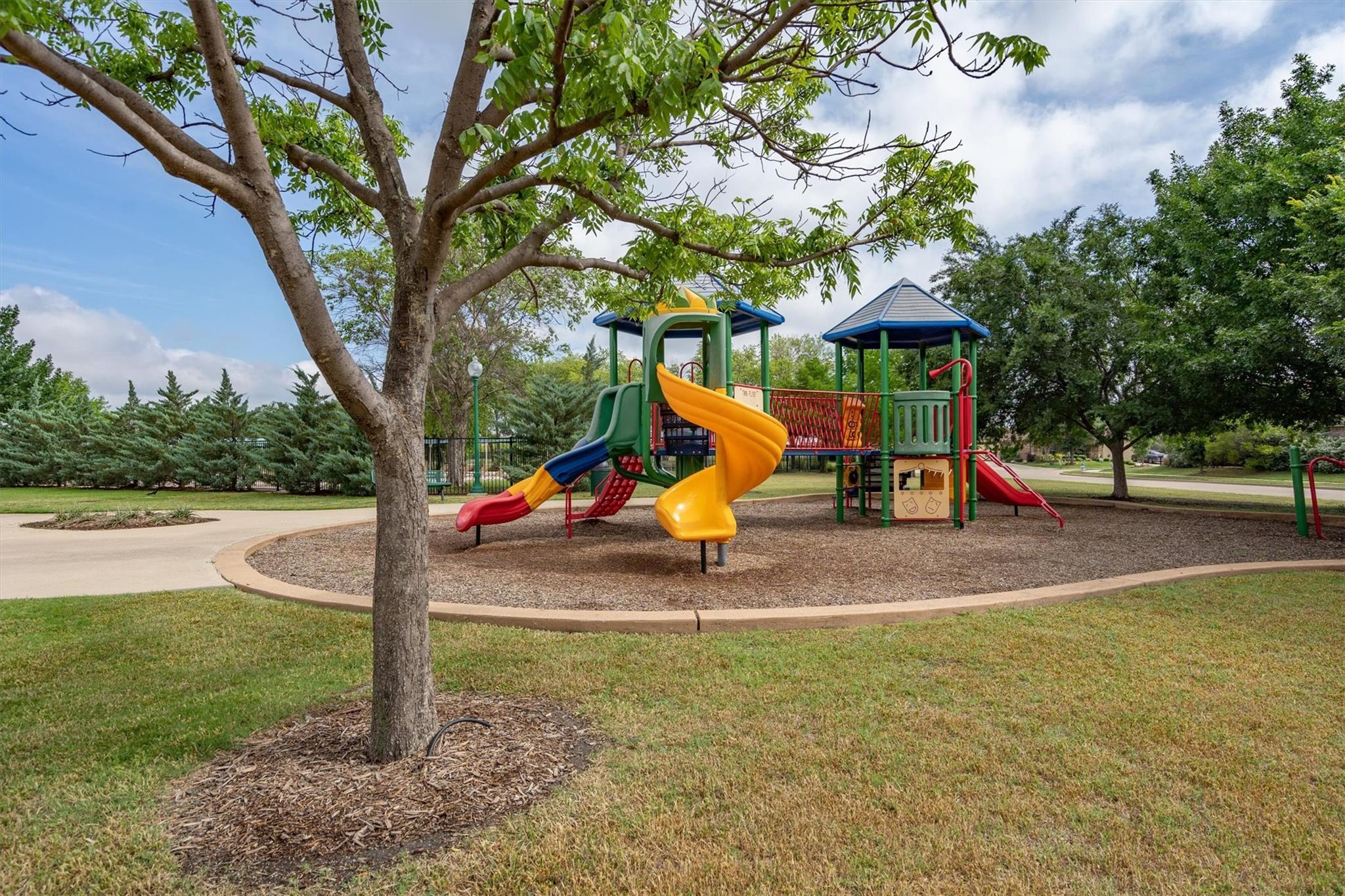 main property photo 28