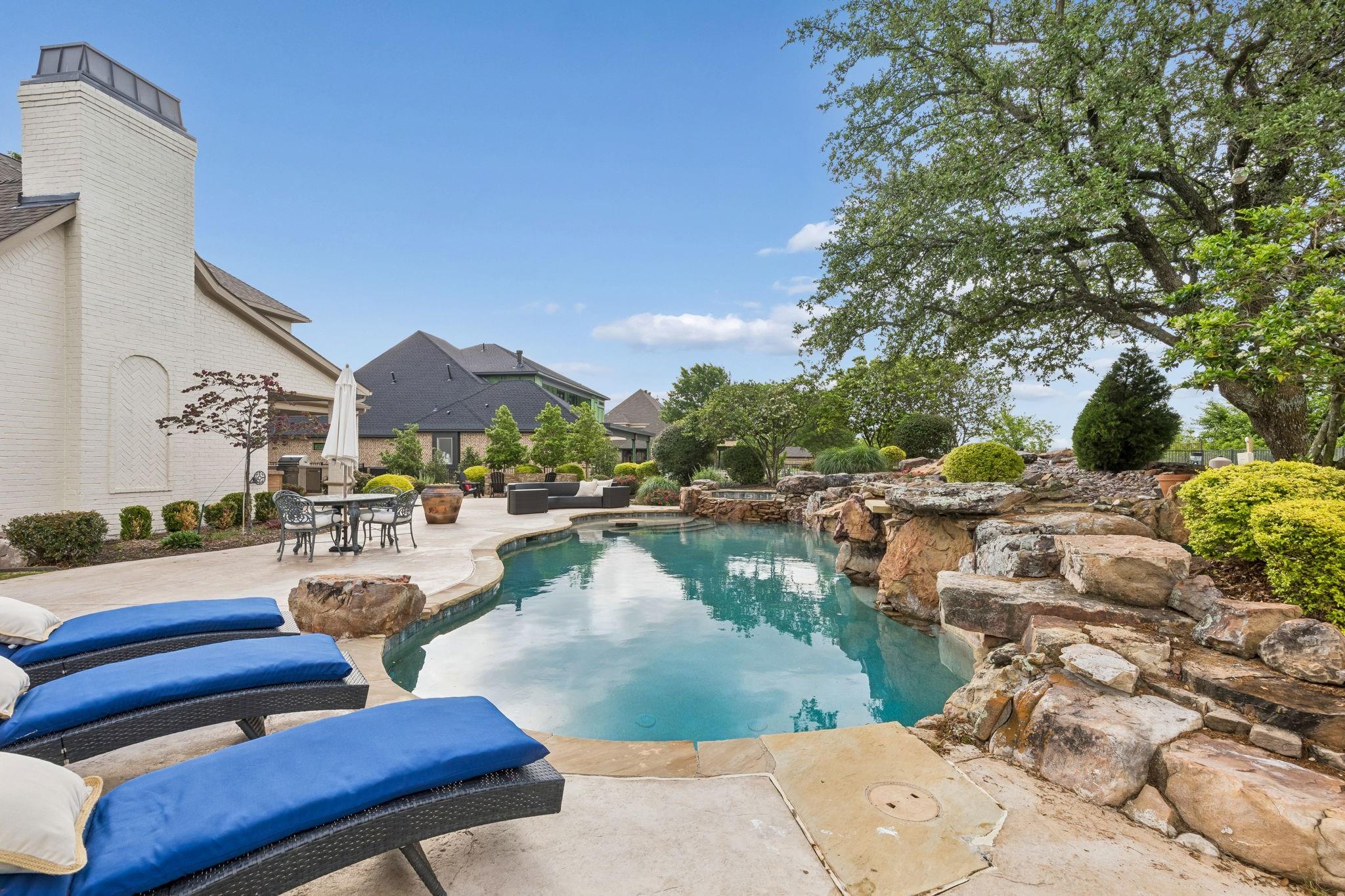 main property photo 26