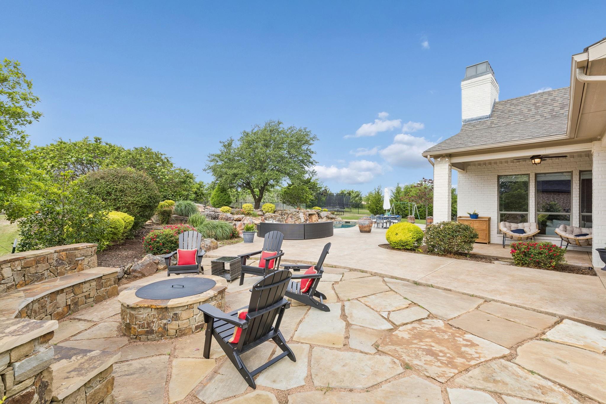 main property photo 31