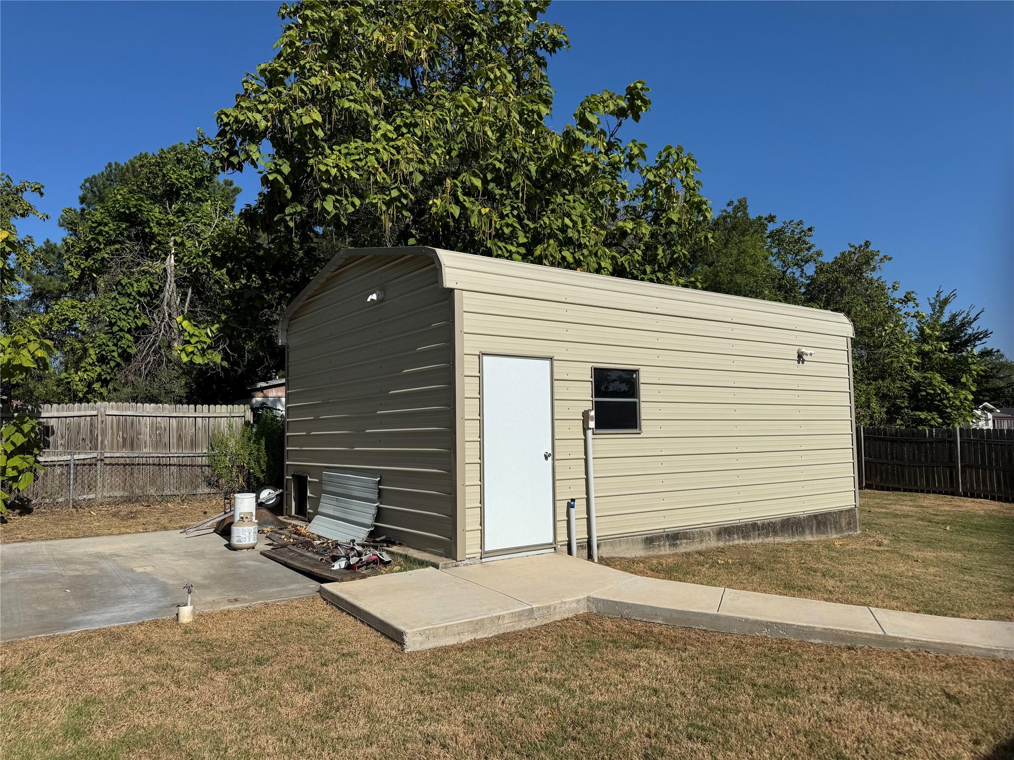 main property photo 15