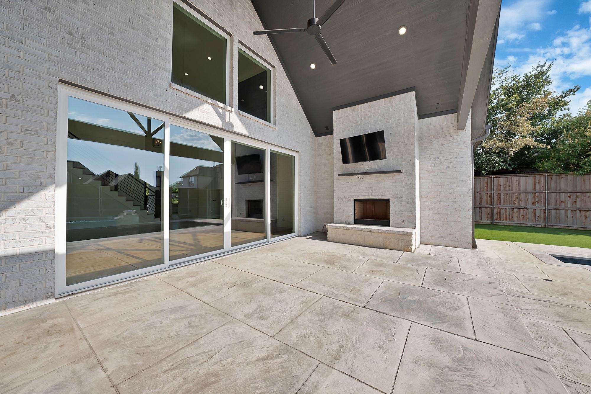 main property photo 32