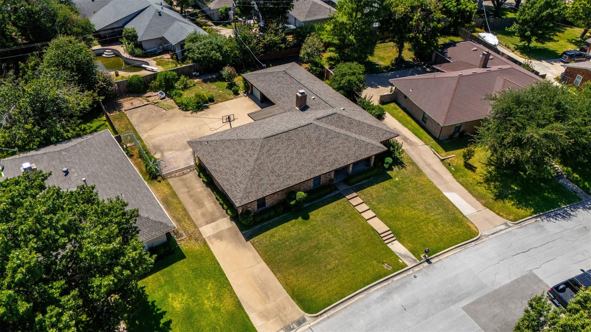 main property photo 34