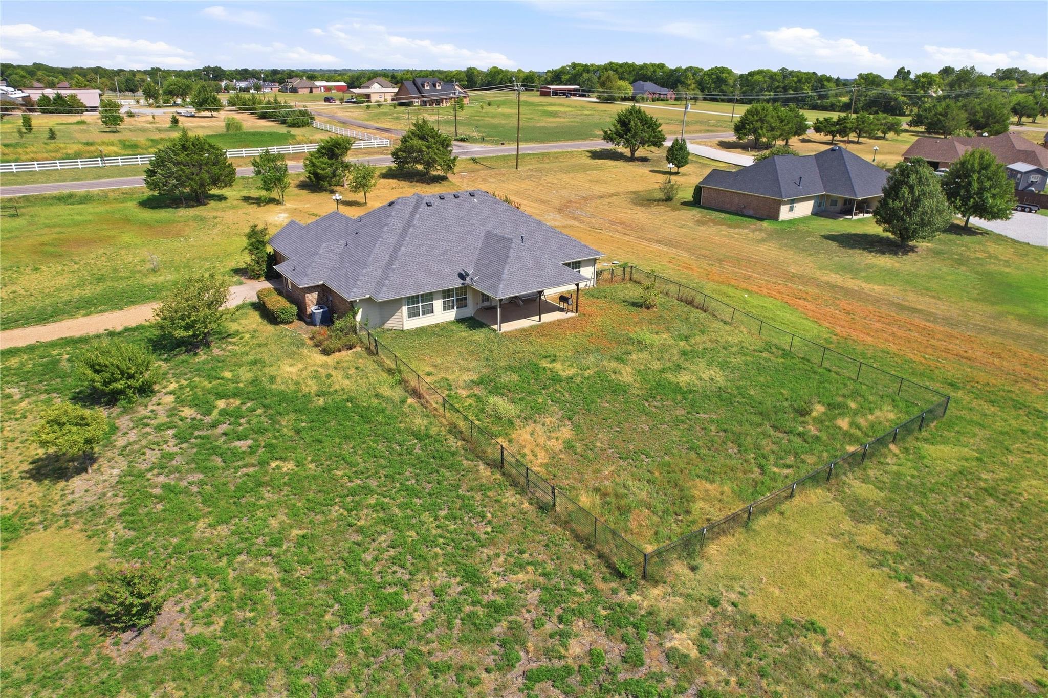 main property photo 28