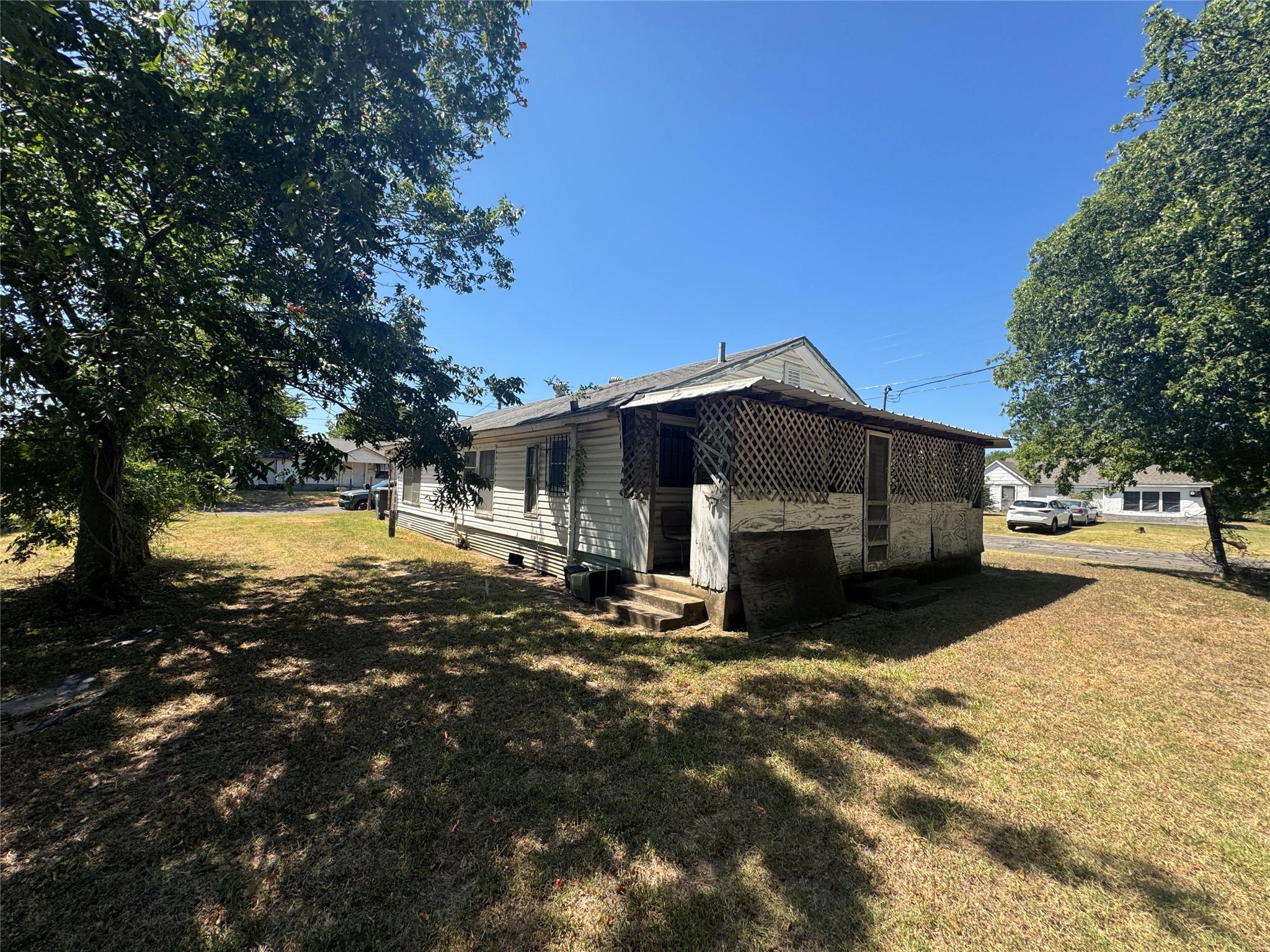 main property photo 12