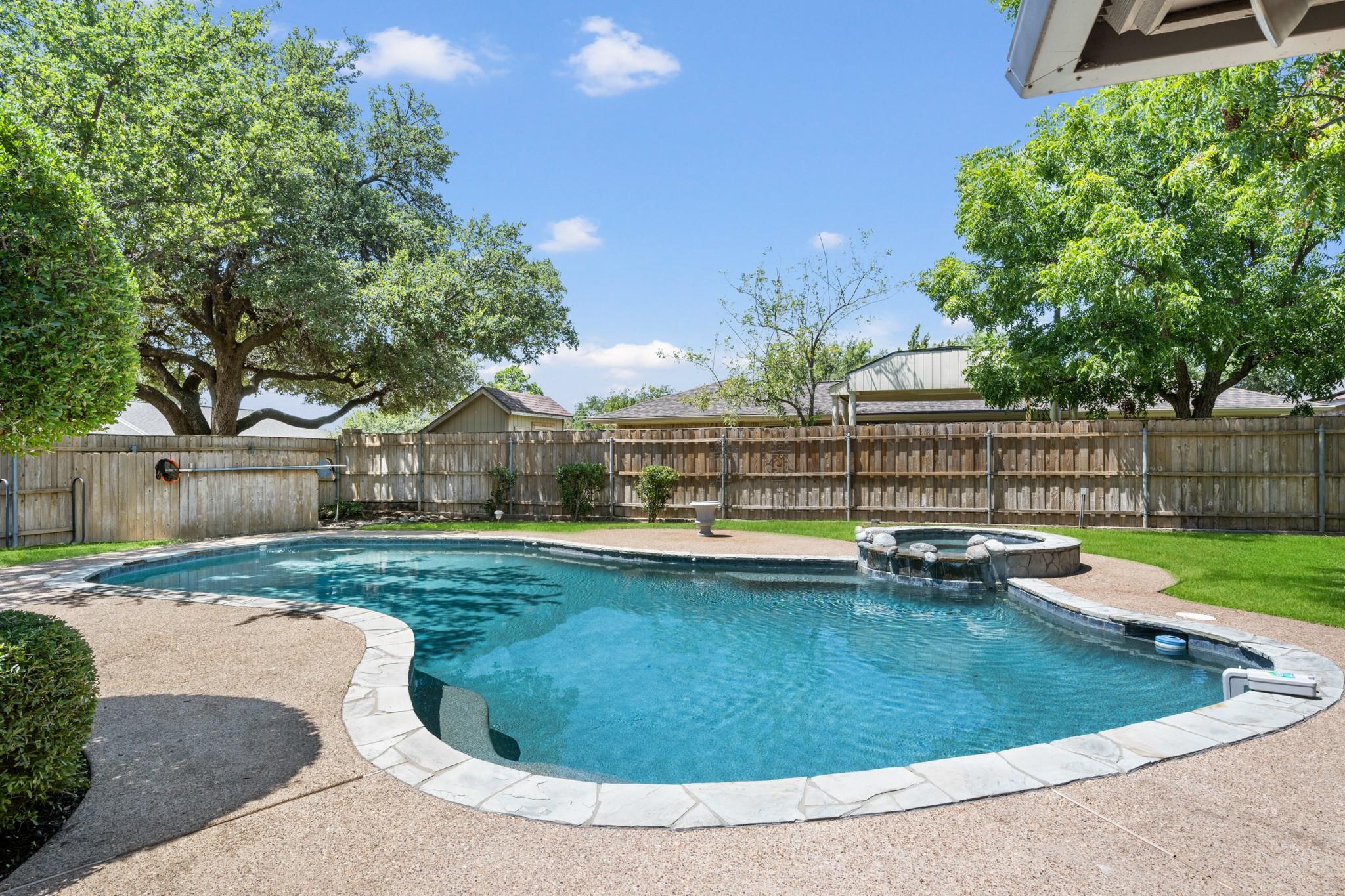 main property photo 10