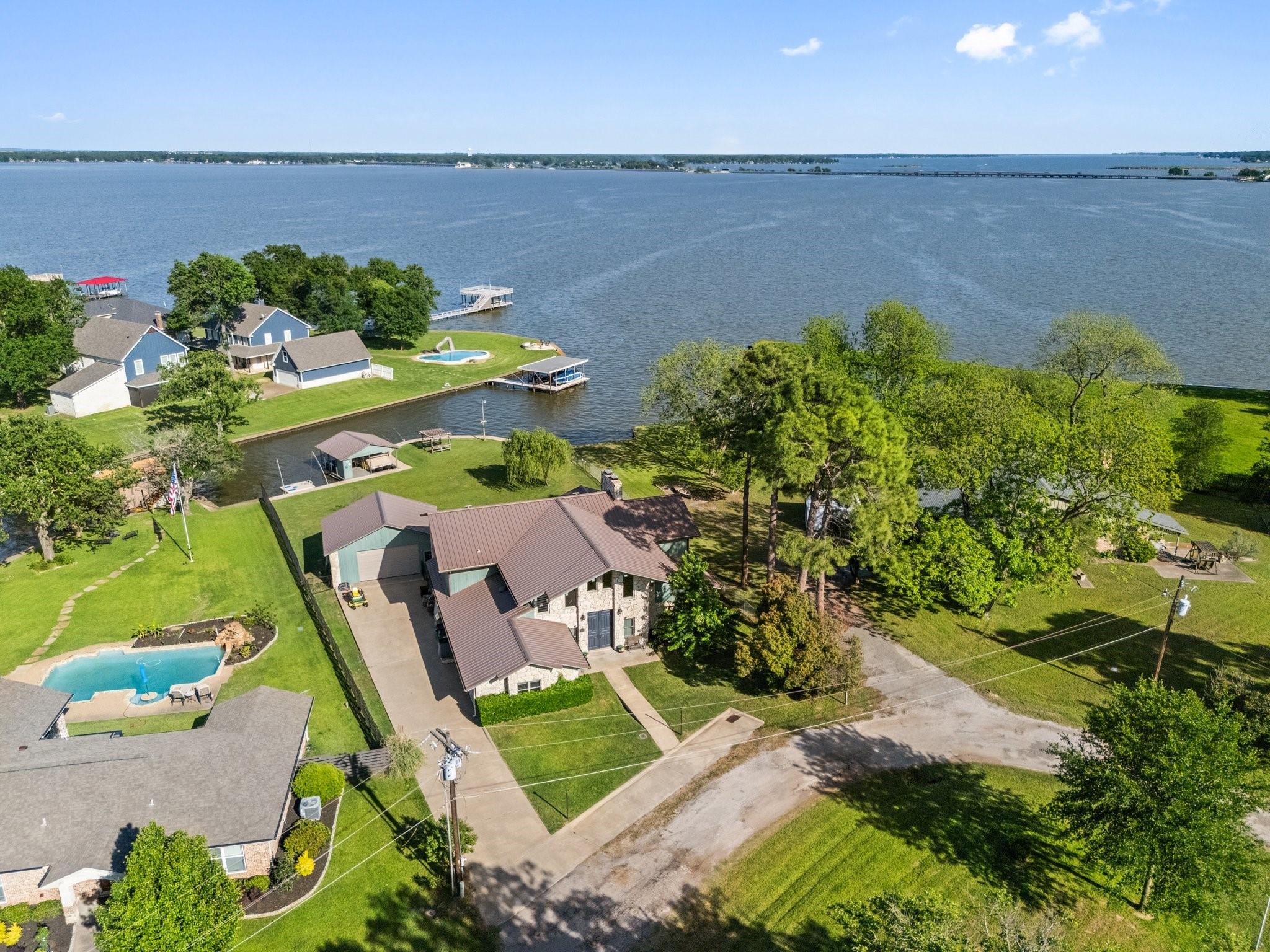 main property photo 6