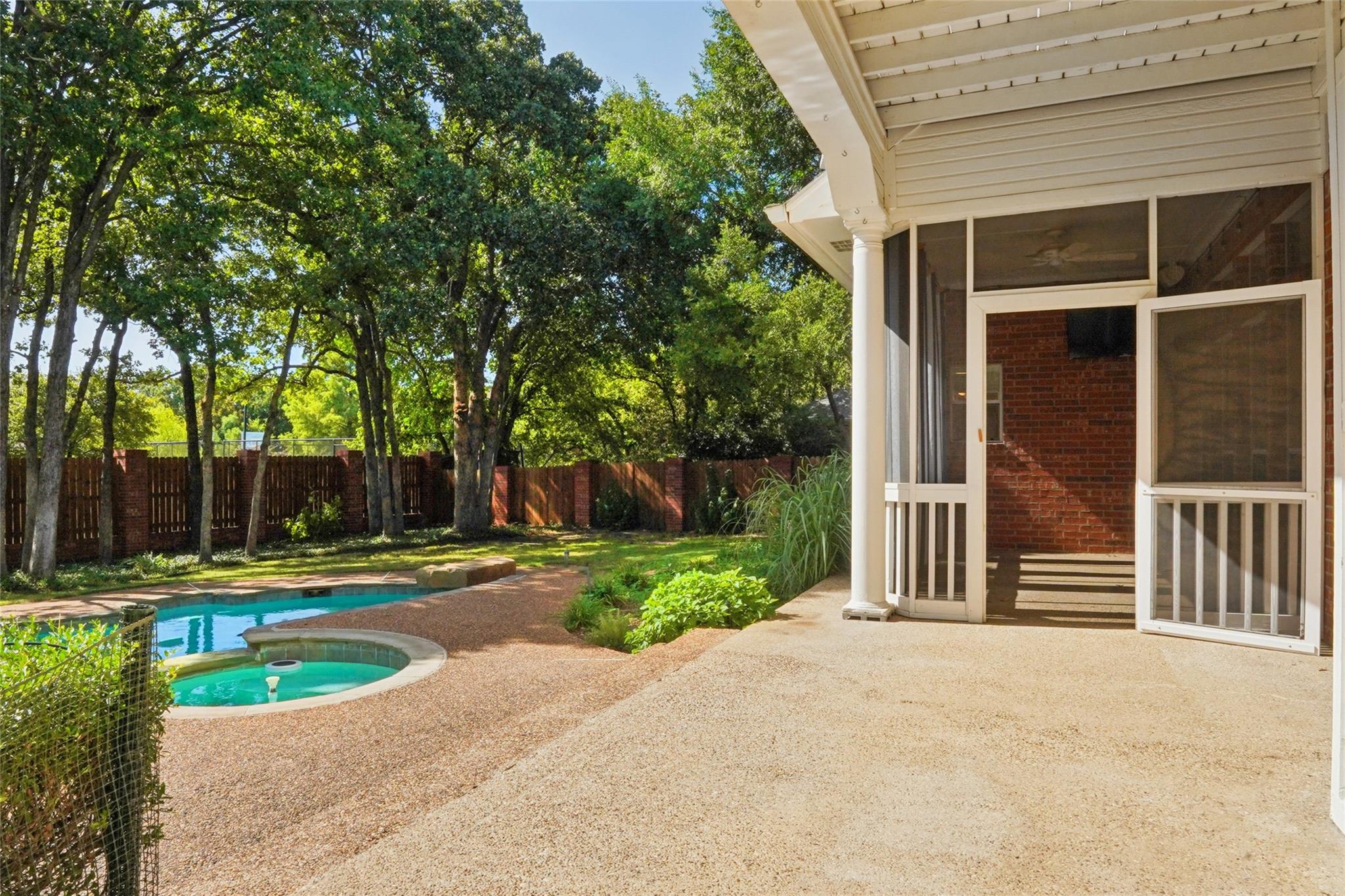 main property photo 30