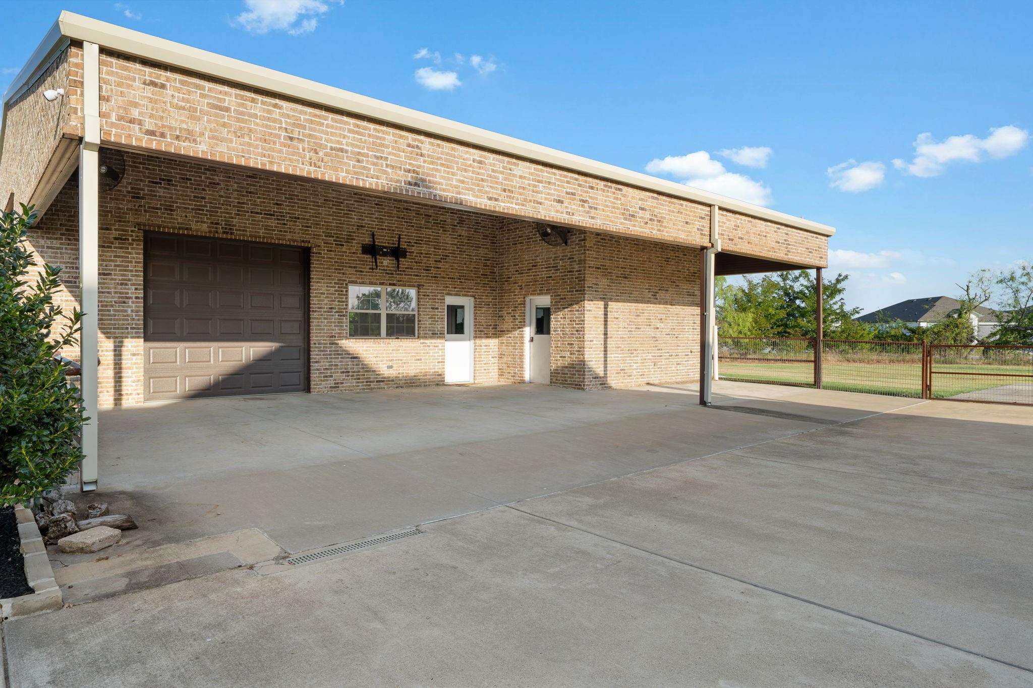 main property photo 32