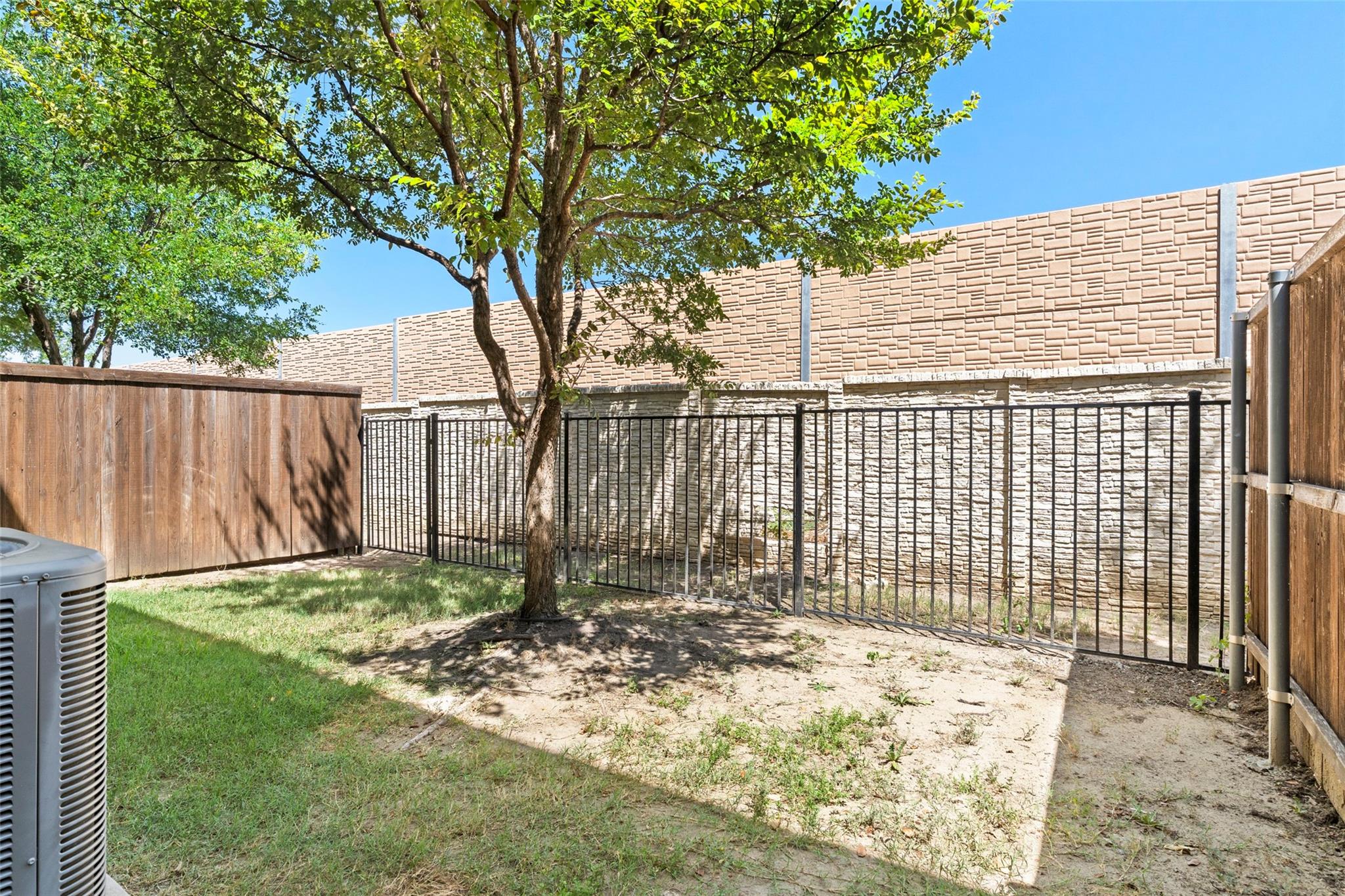 main property photo 30