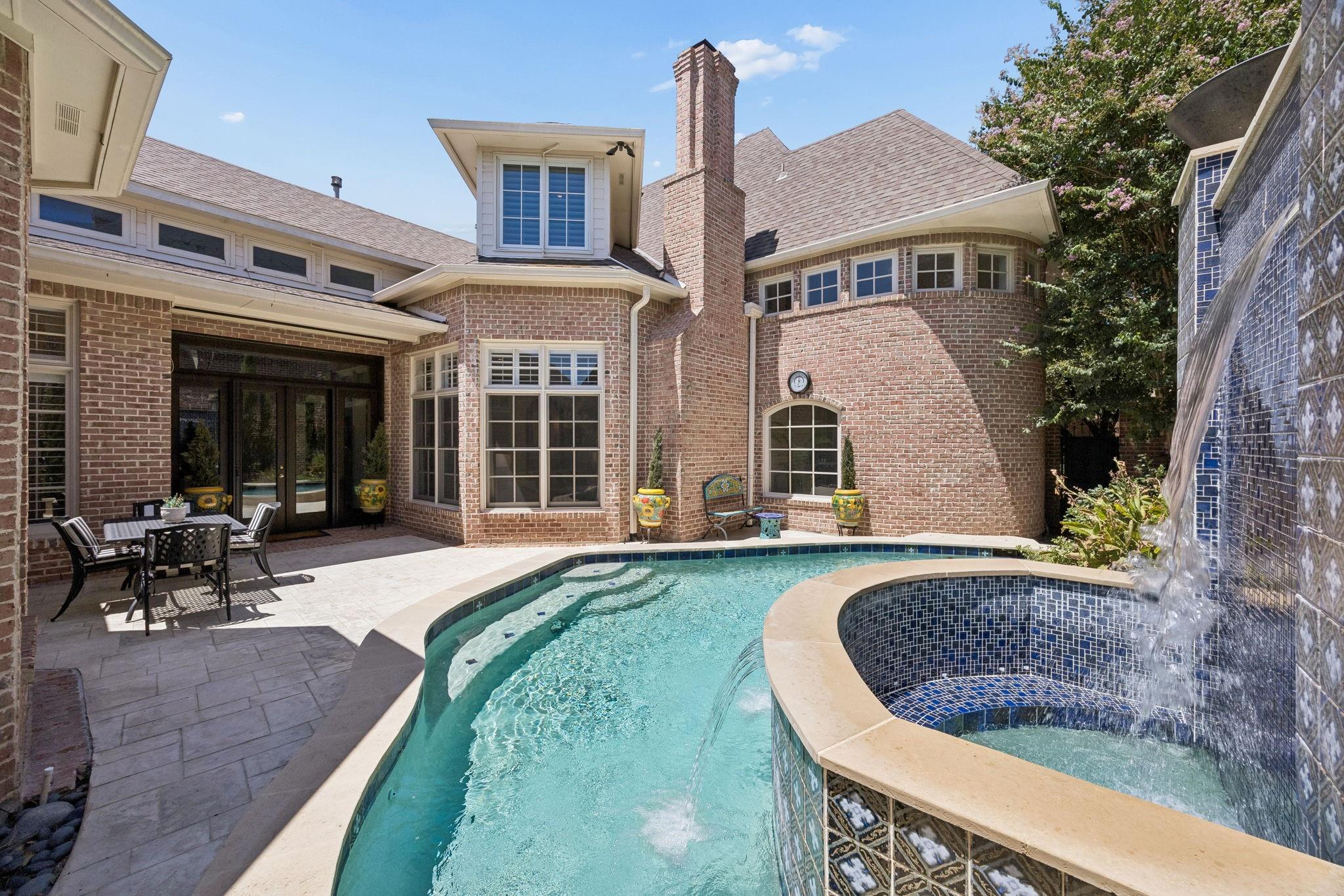 main property photo 28