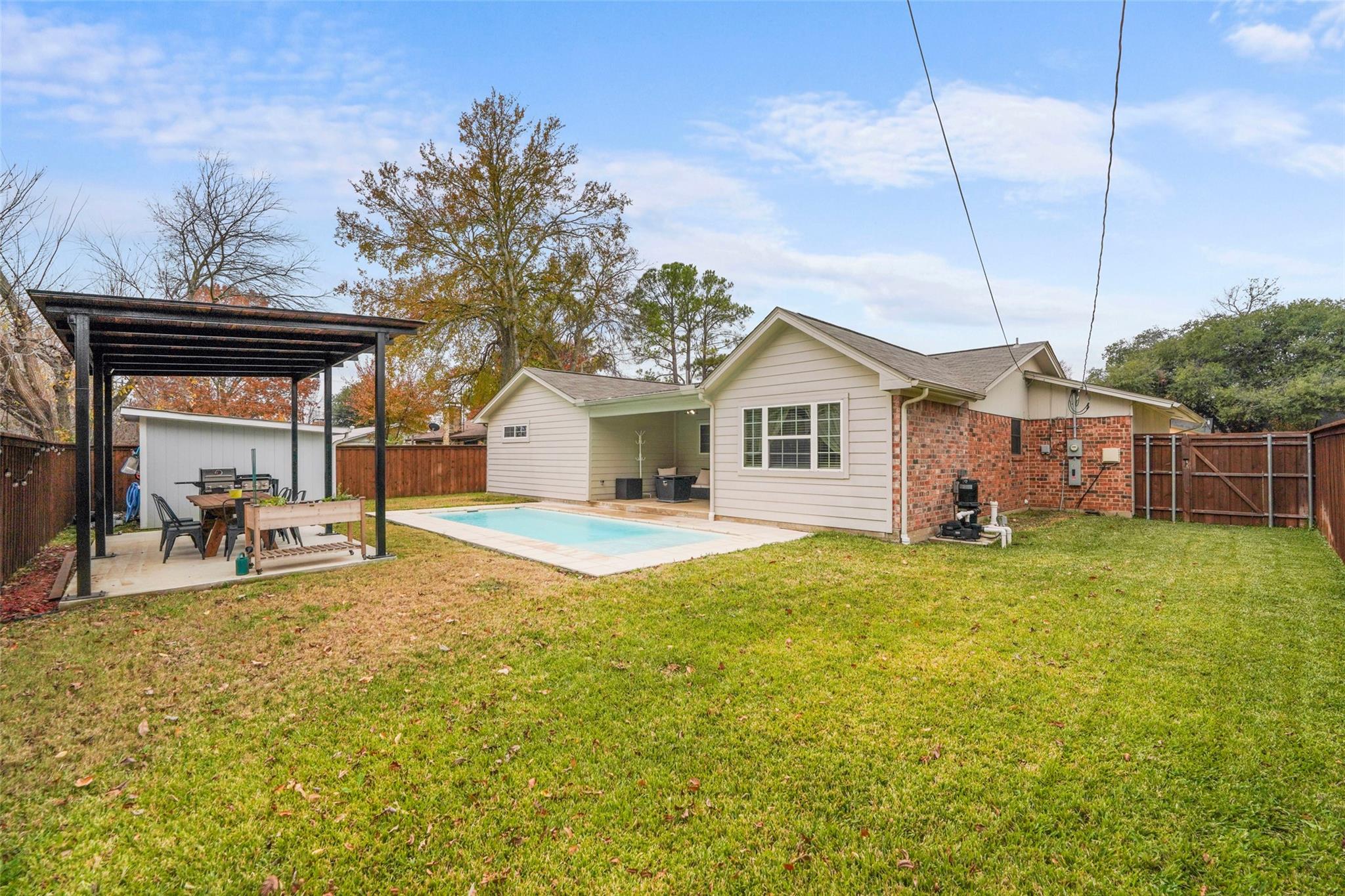 main property photo 17