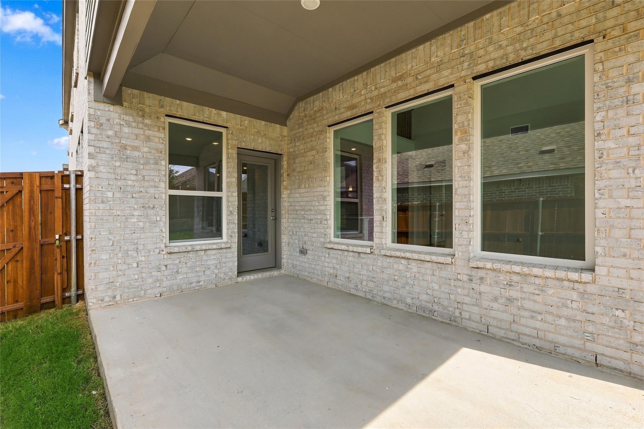 main property photo 28
