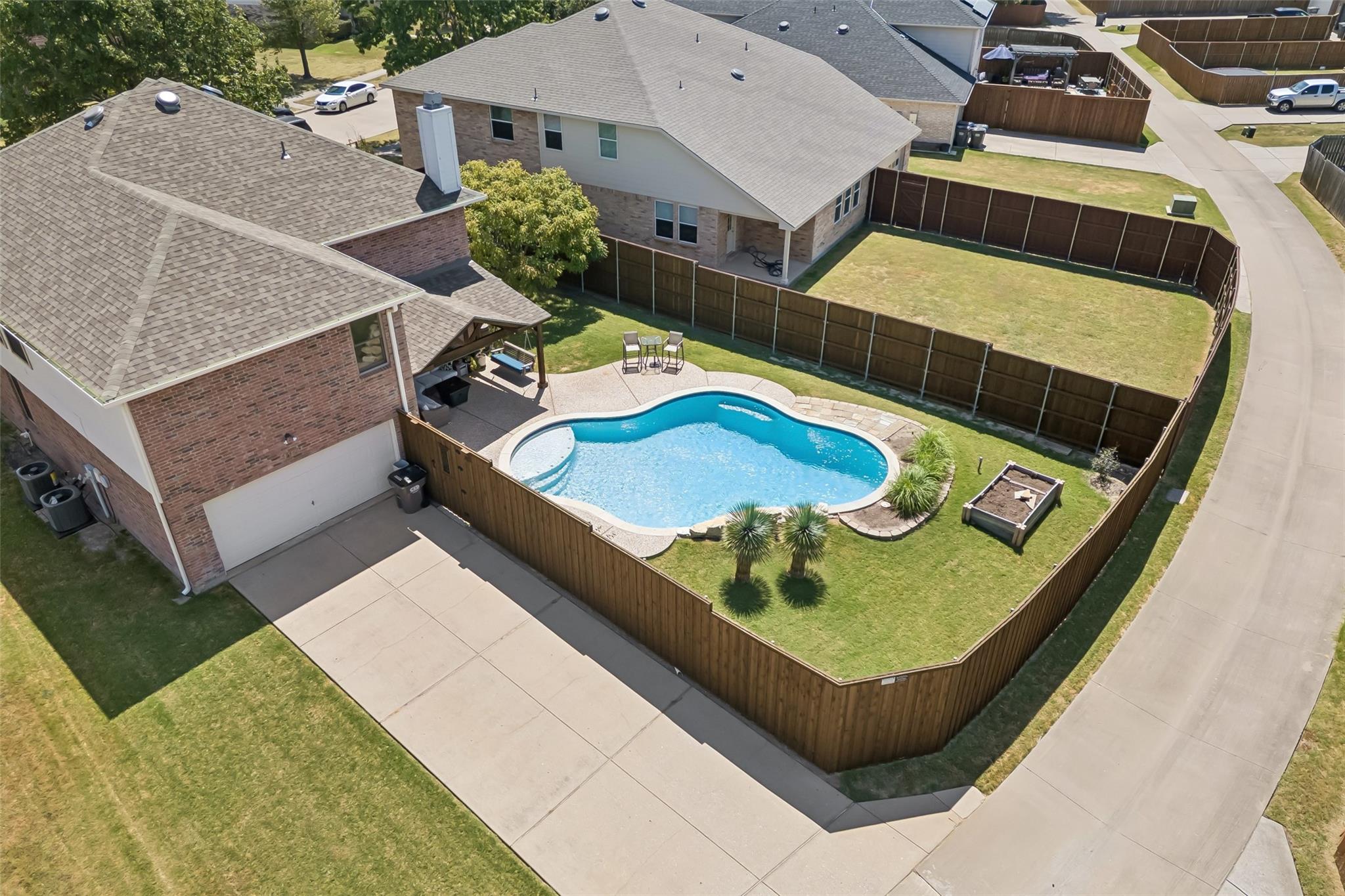 main property photo 37