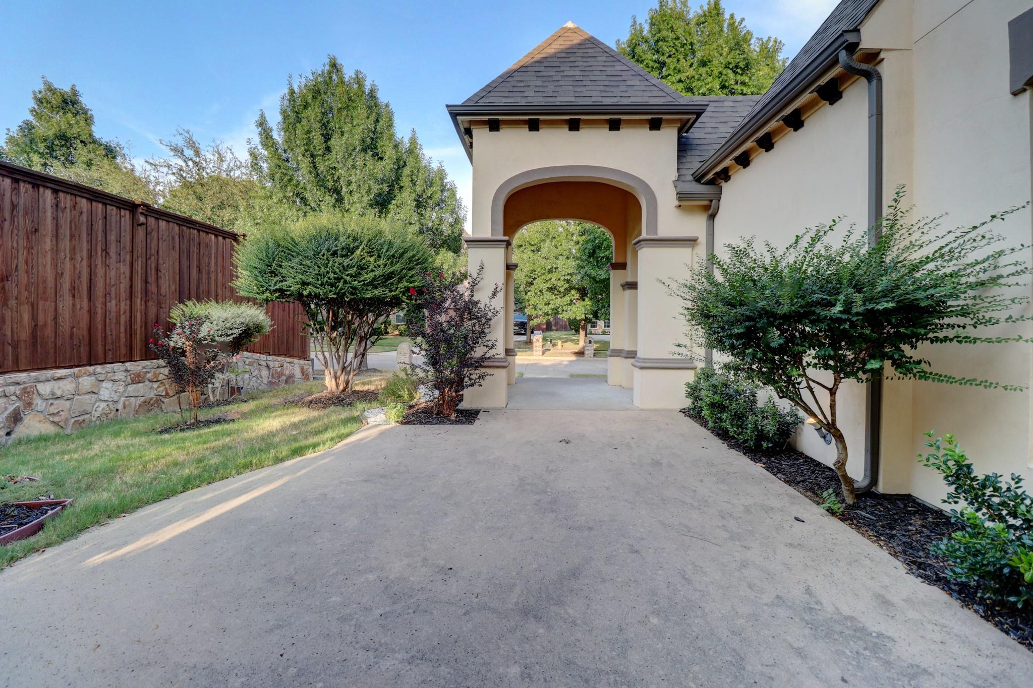 main property photo 33