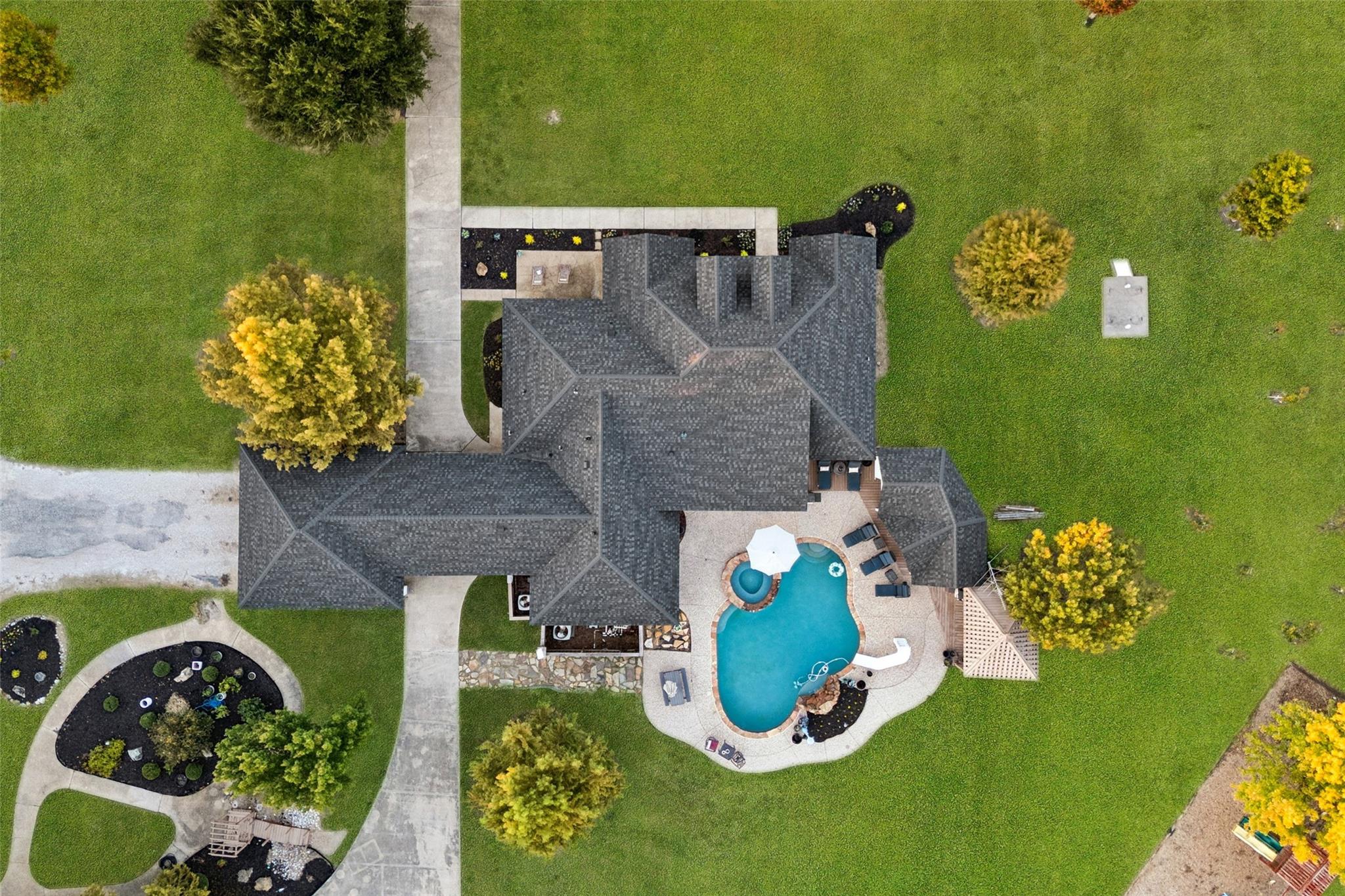 main property photo 25