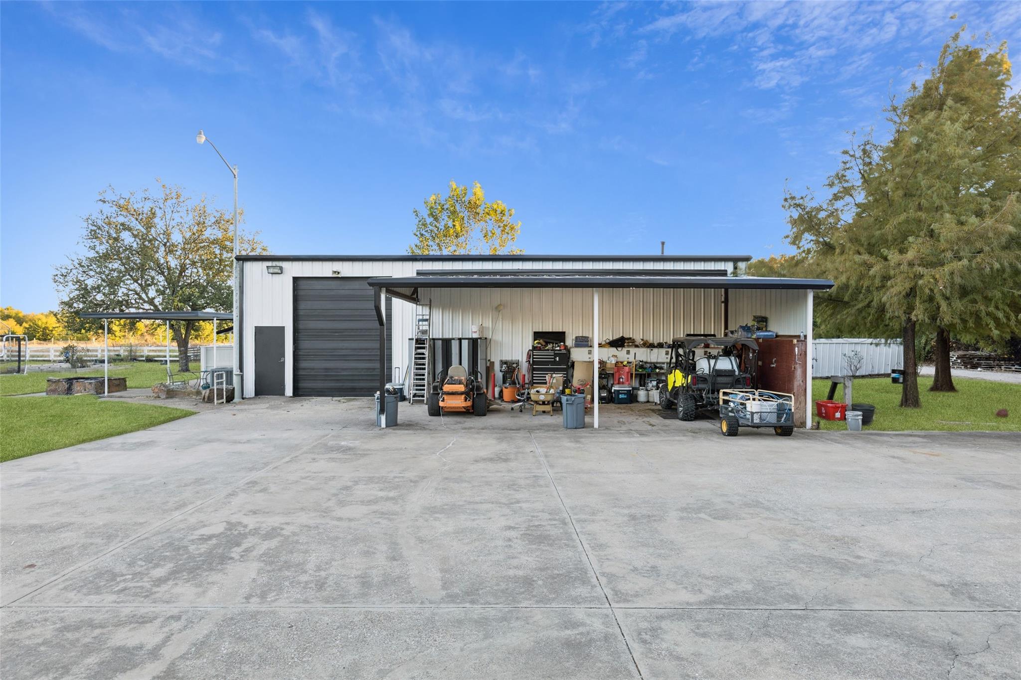 main property photo 28