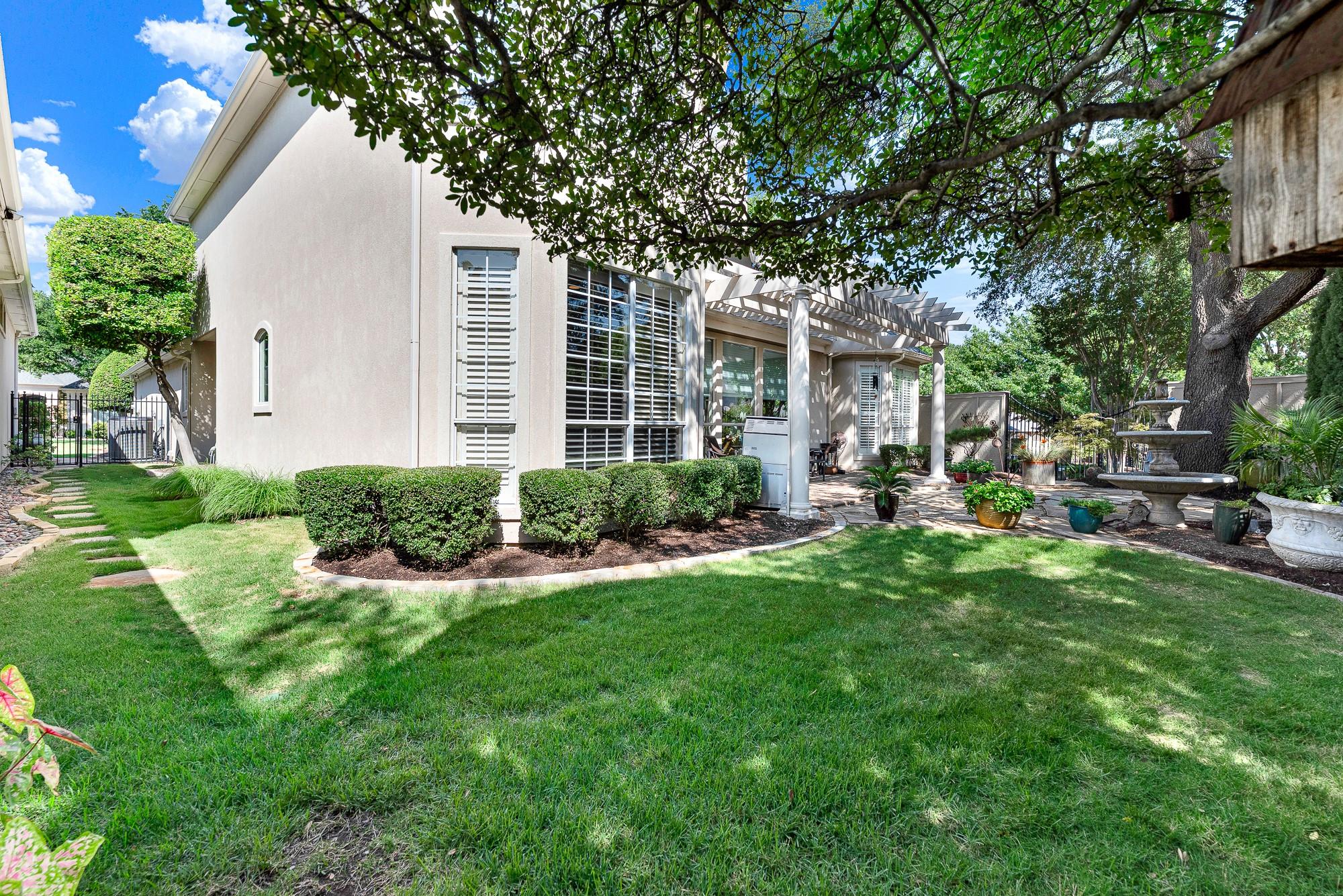 main property photo 11