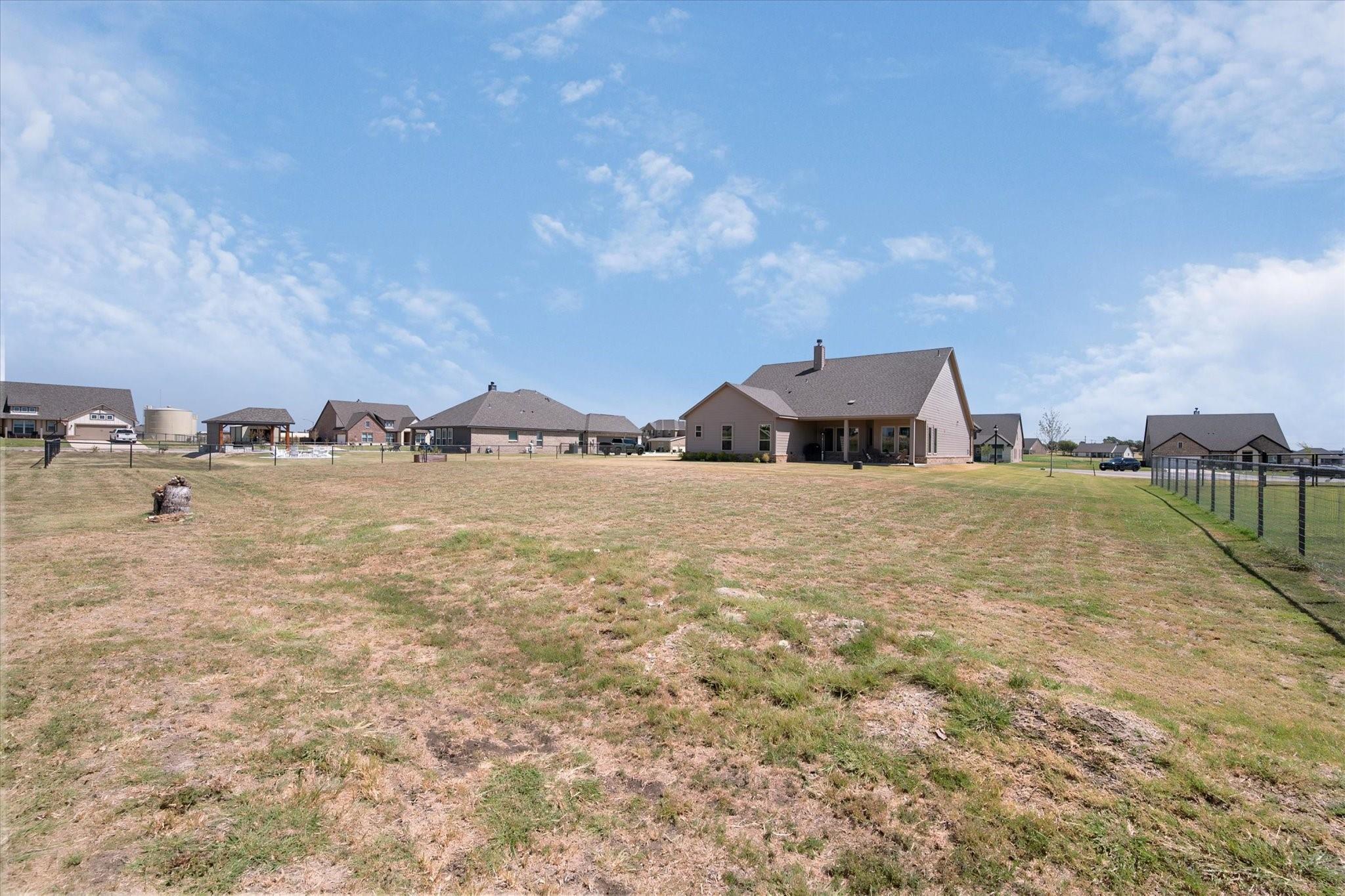 main property photo 28