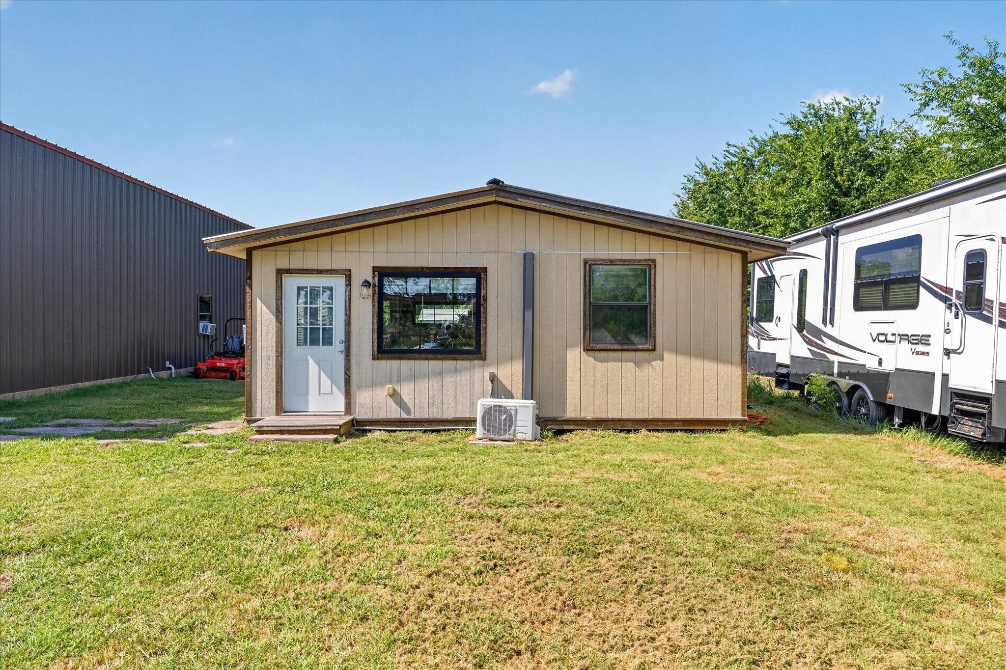 main property photo 14