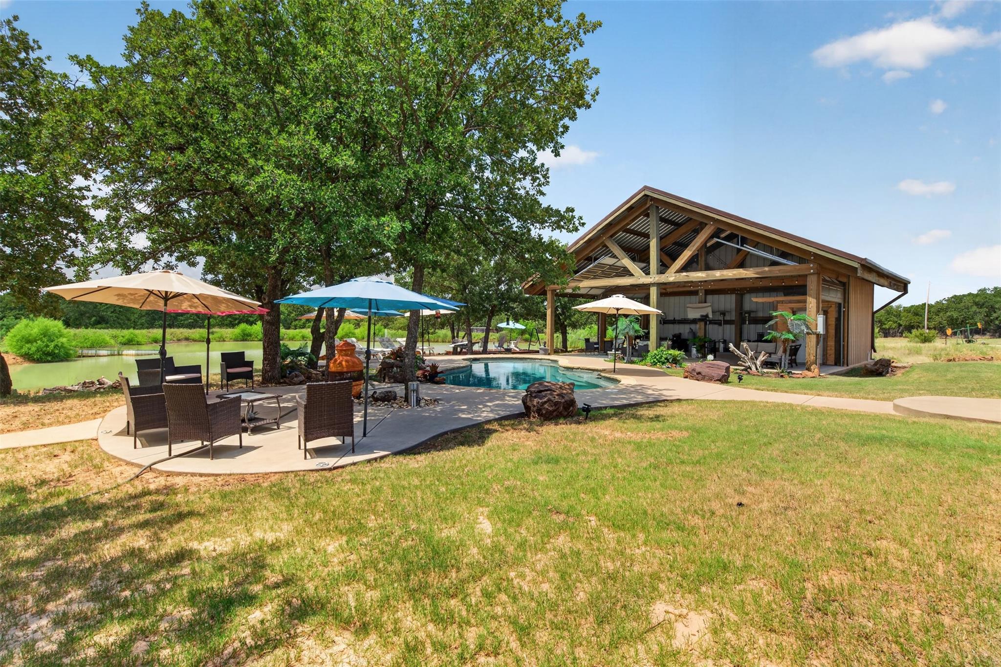 main property photo 4