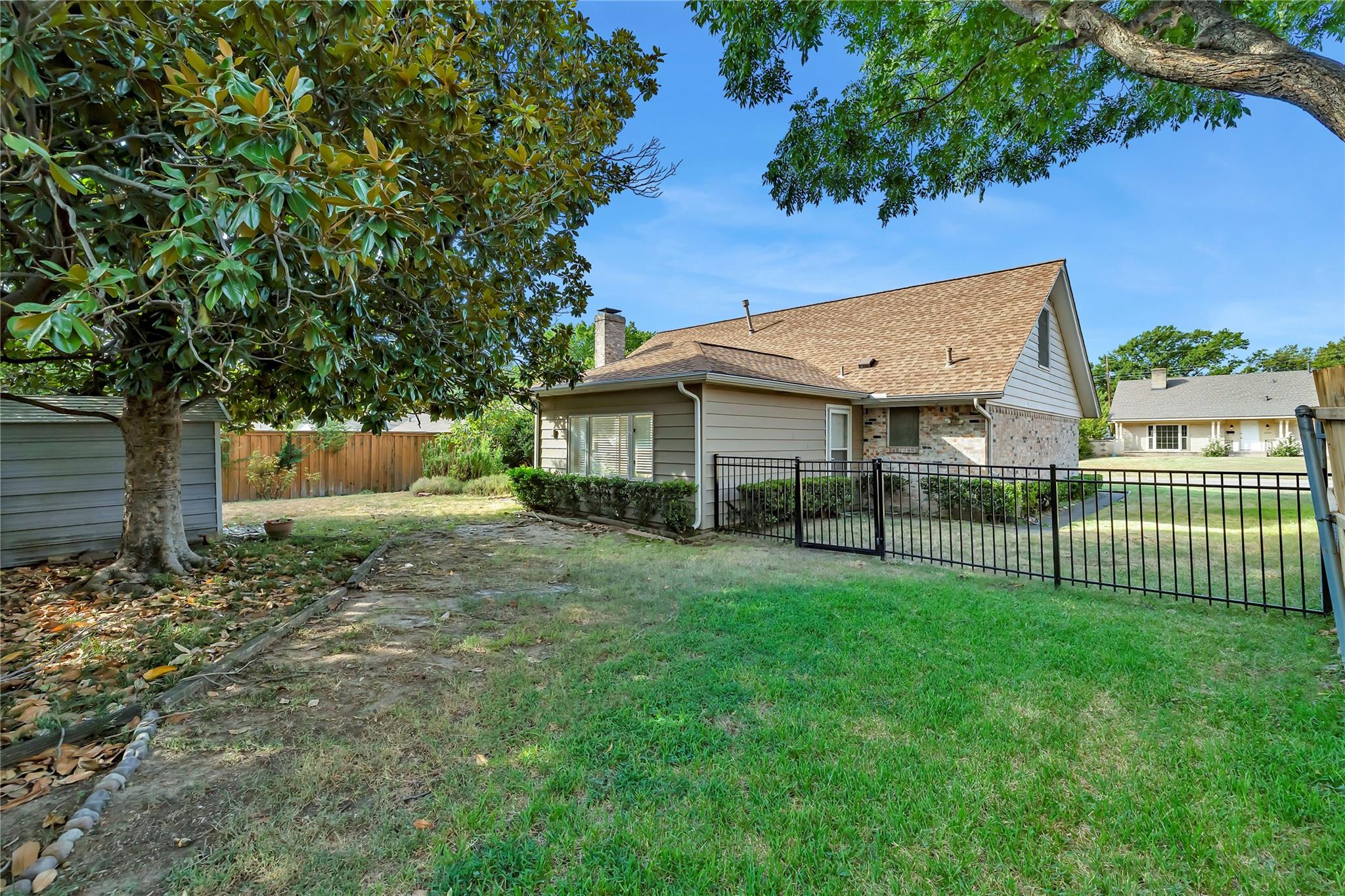 main property photo 32