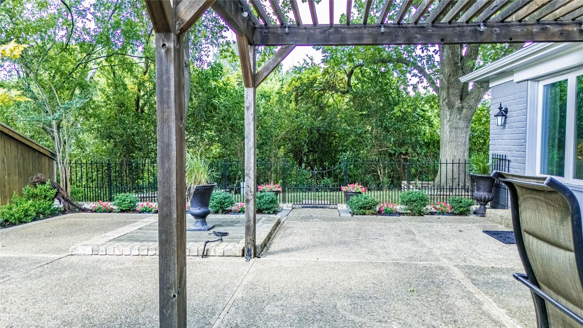 main property photo 30