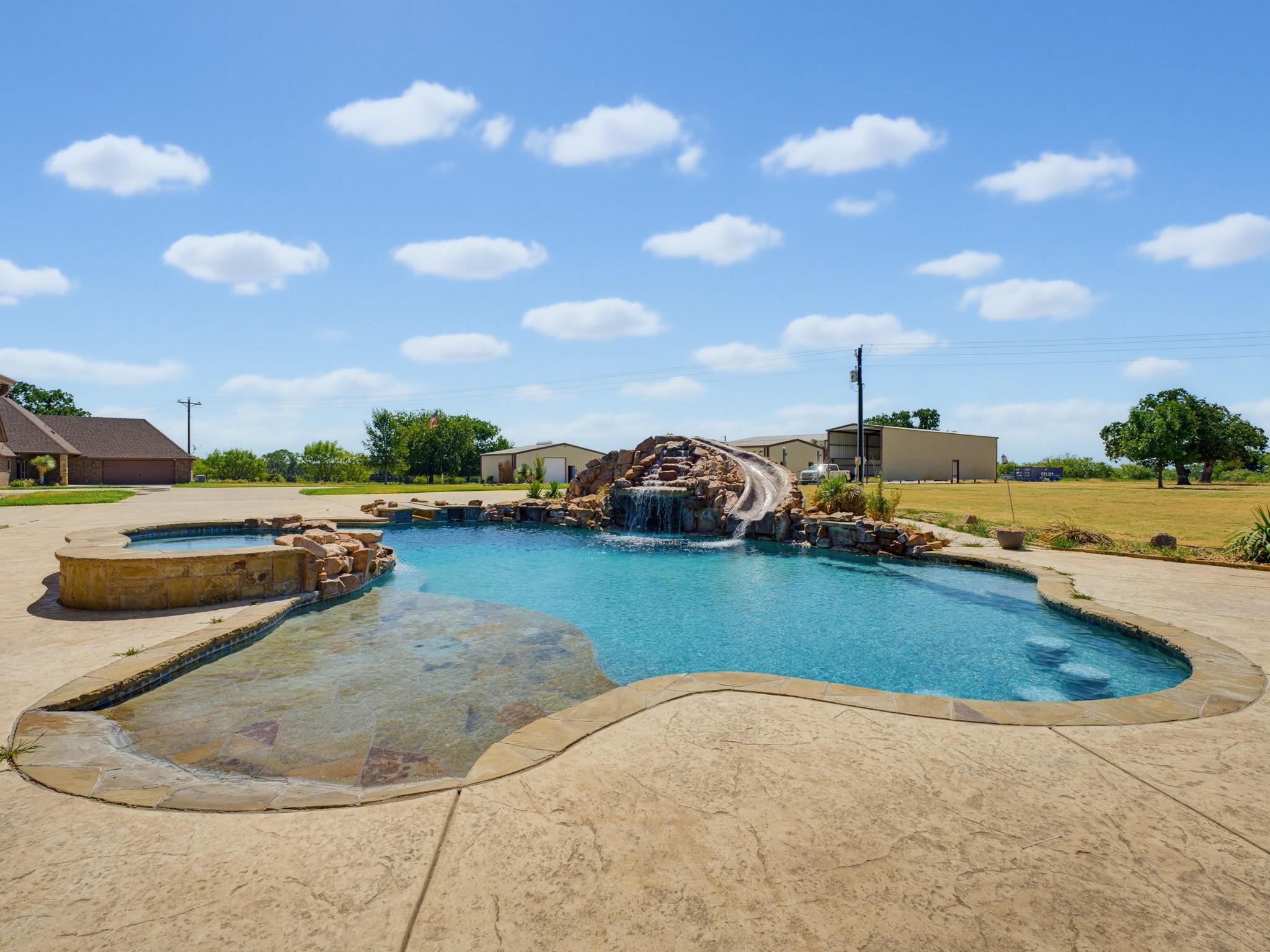 main property photo 25