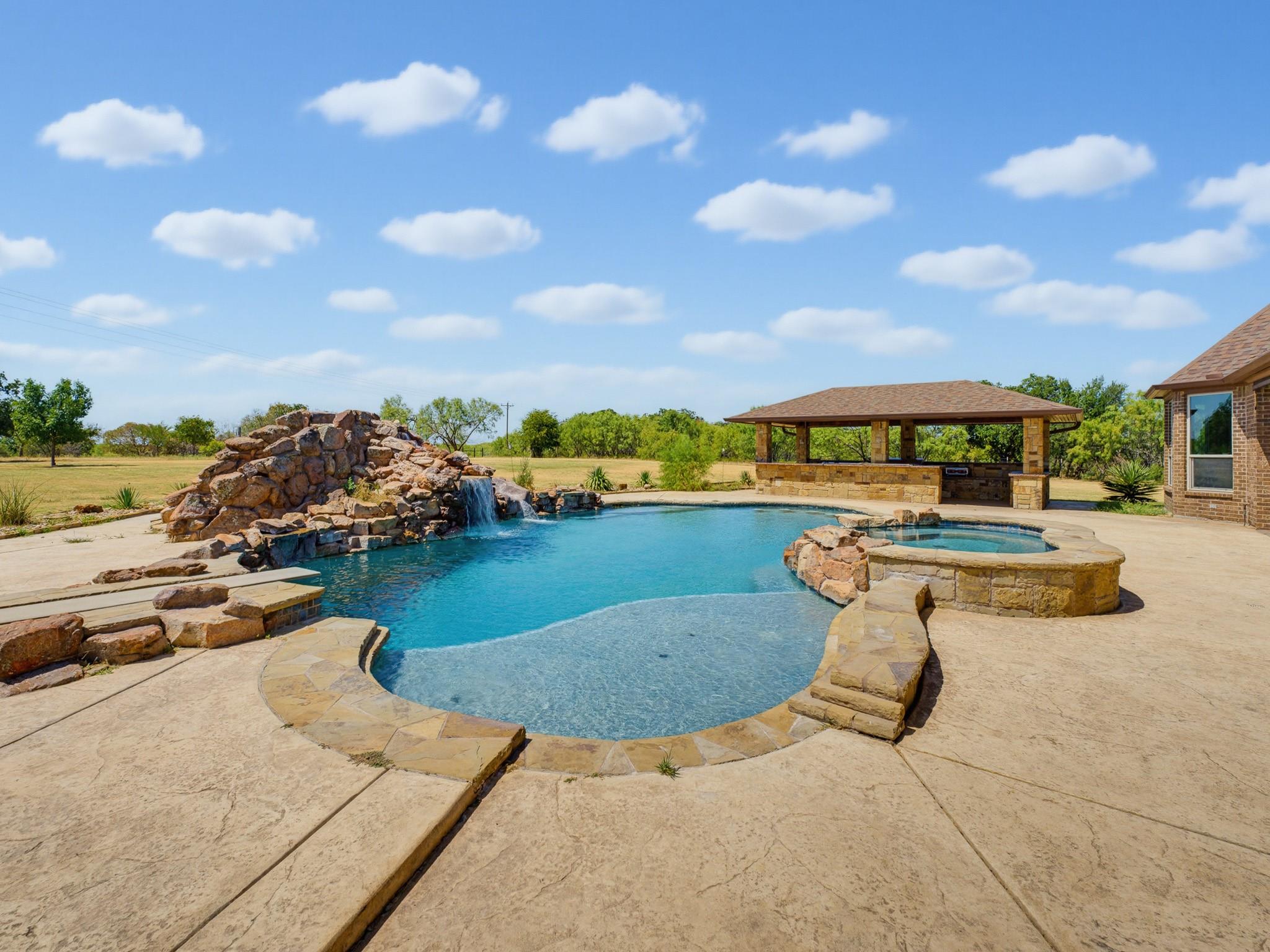 main property photo 26