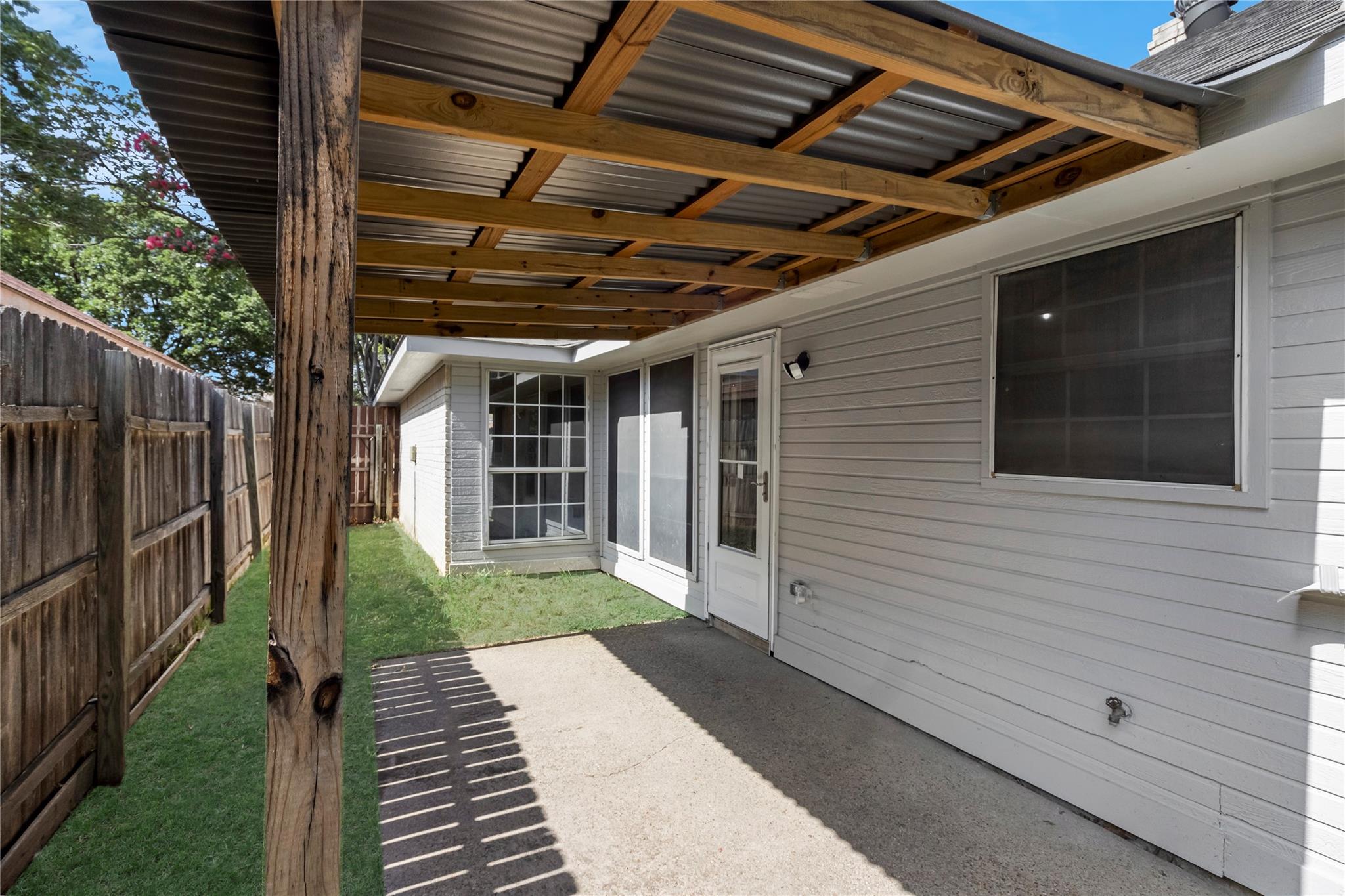 main property photo 28