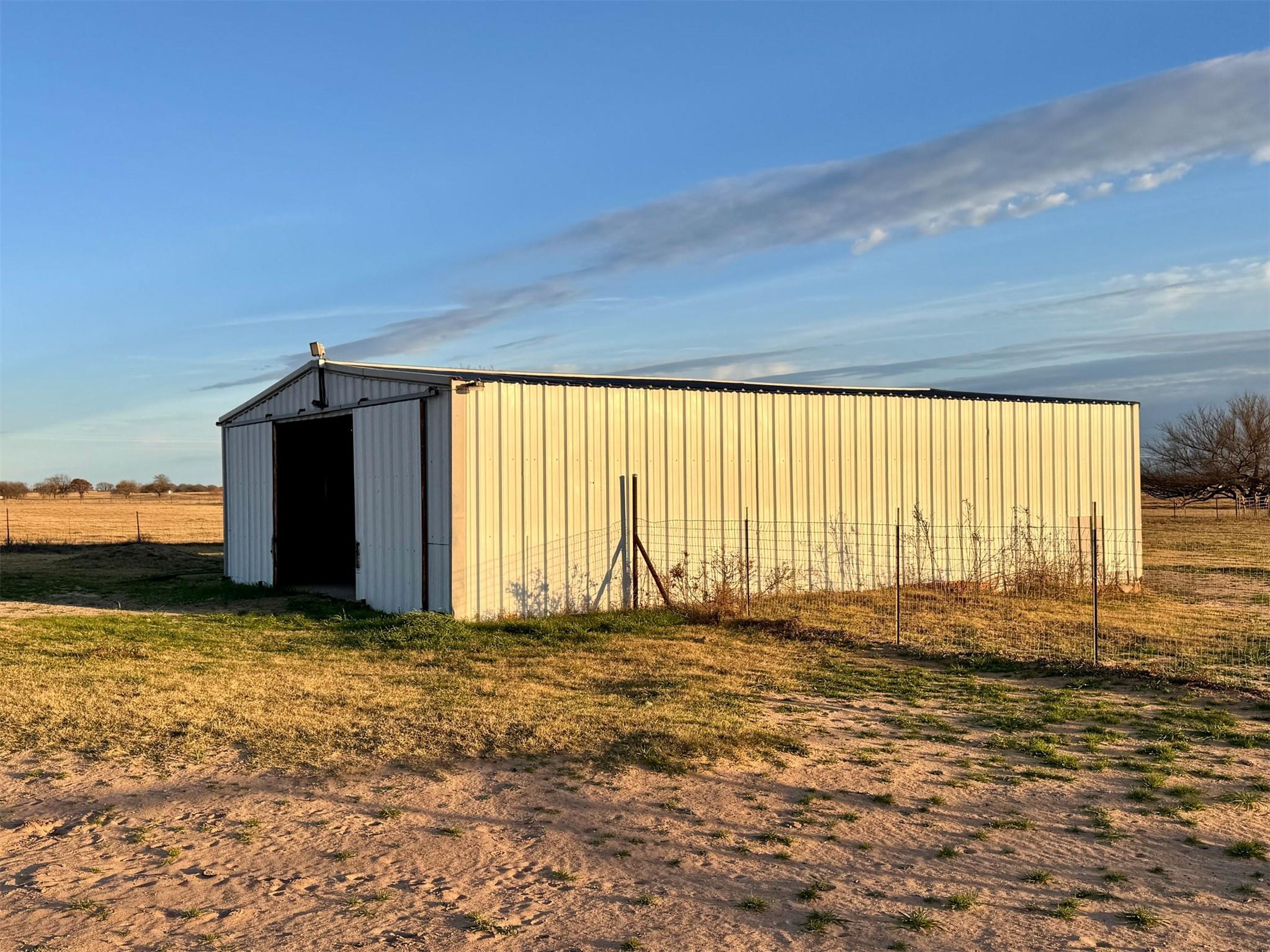 main property photo 28