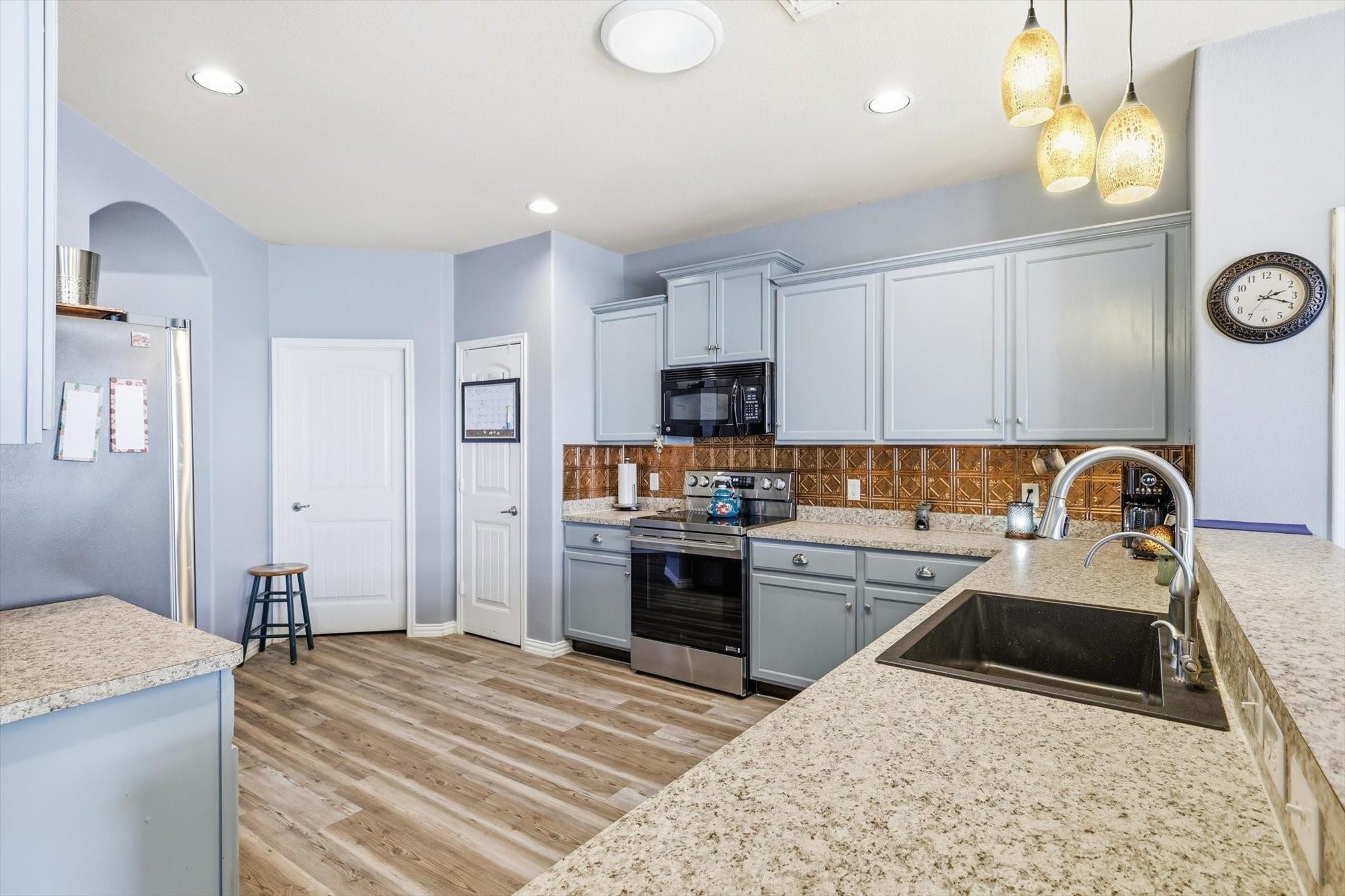main property photo 8