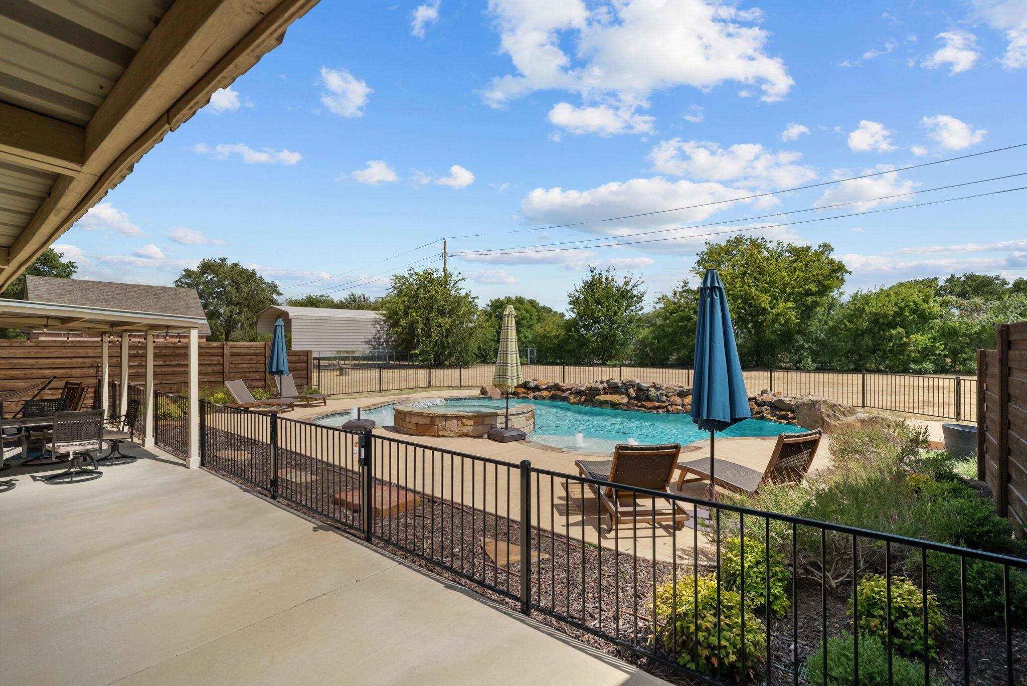 main property photo 25