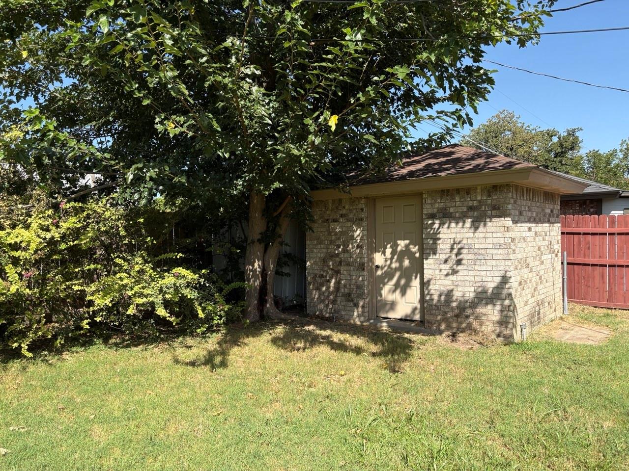 main property photo 16