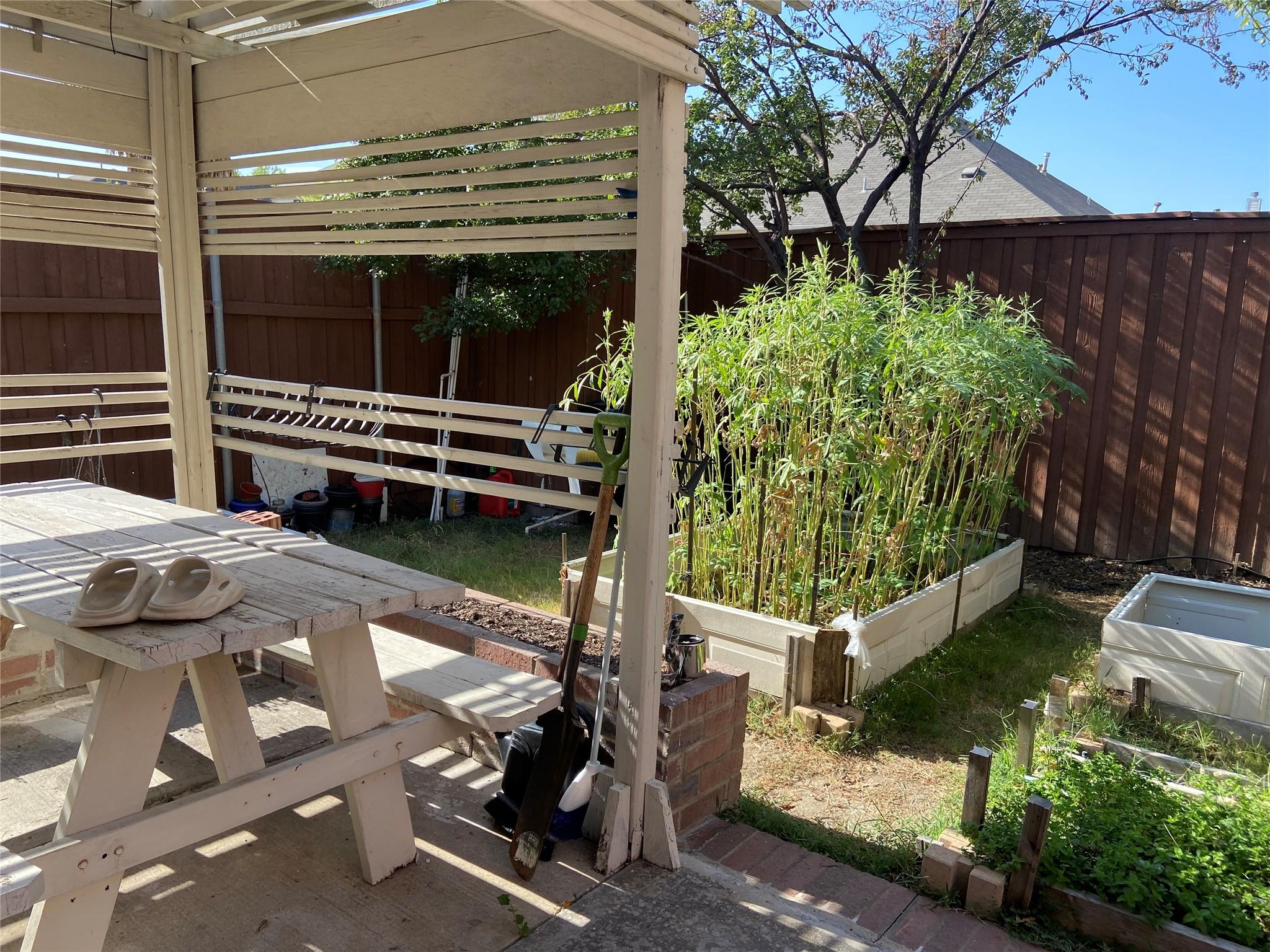 main property photo 30