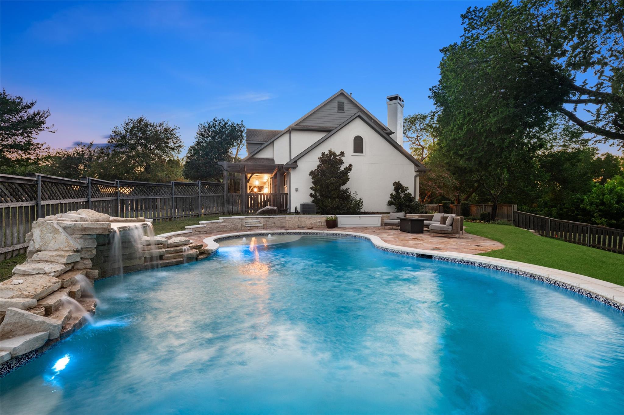 main property photo 11