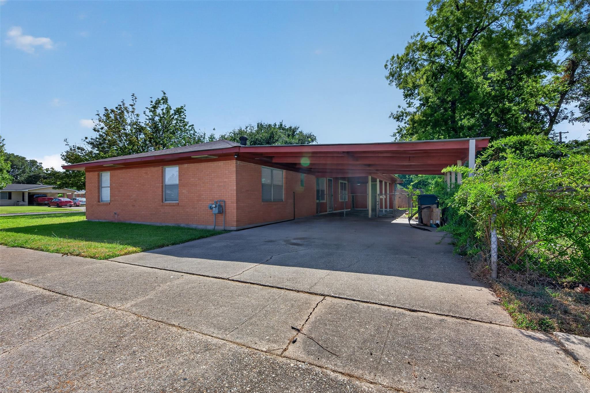 main property photo 14