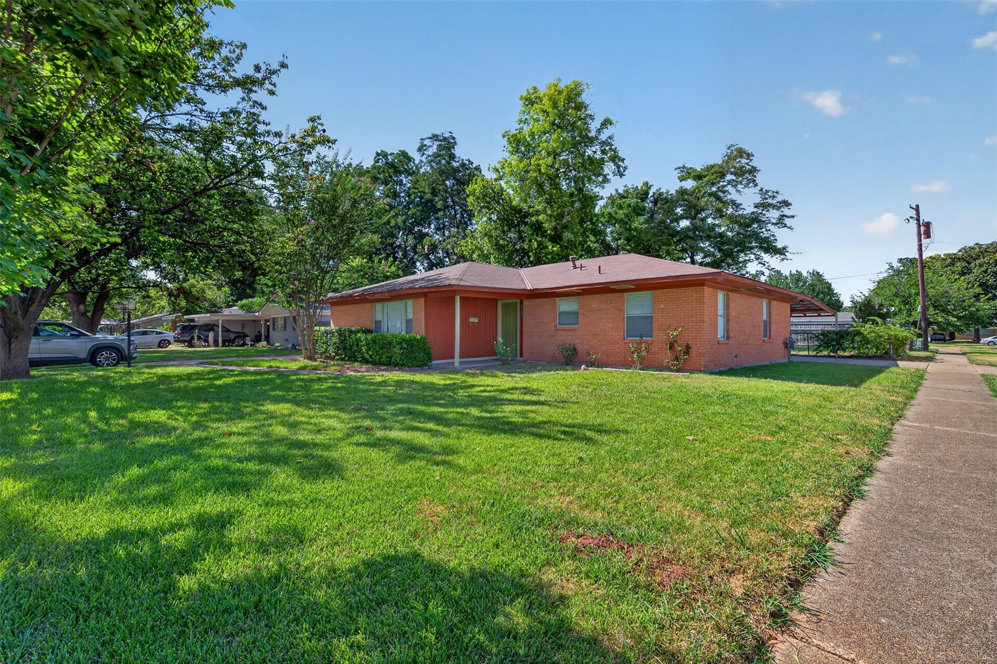 main property photo 17