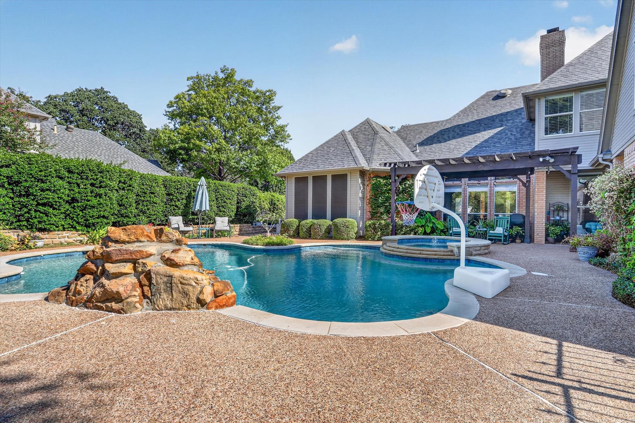 main property photo 37