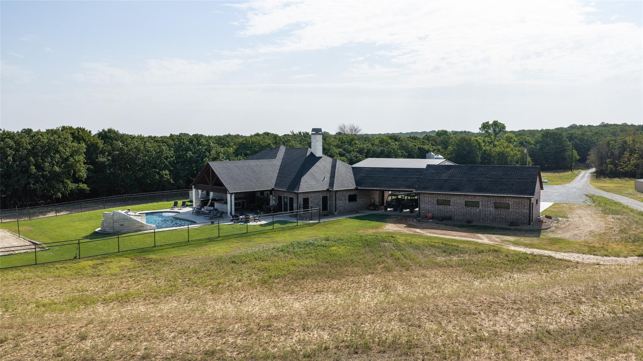 main property photo 10