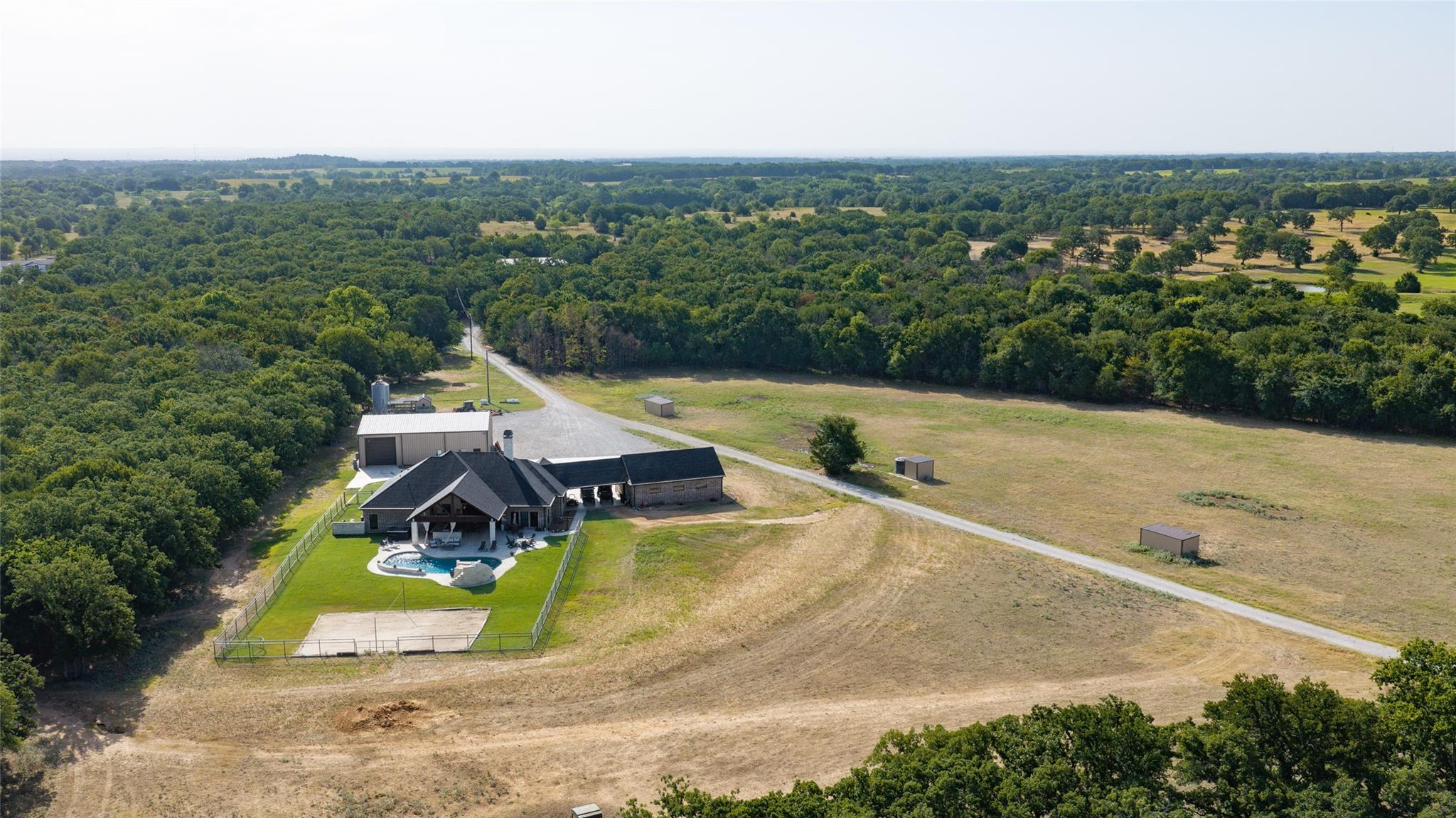 main property photo 9