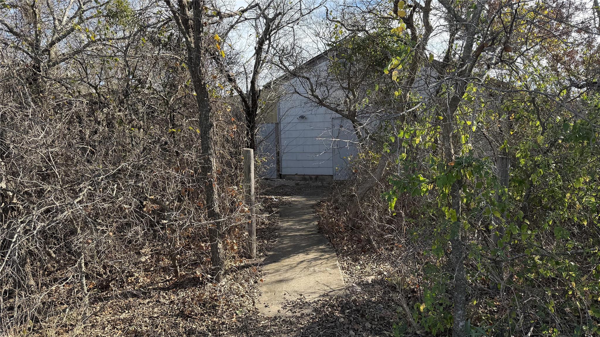 main property photo 23