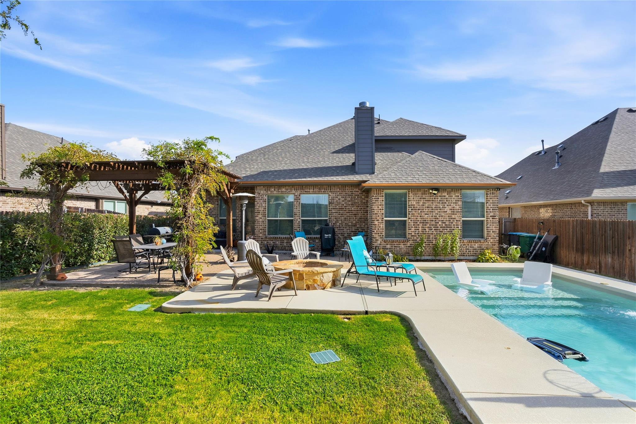 main property photo 27