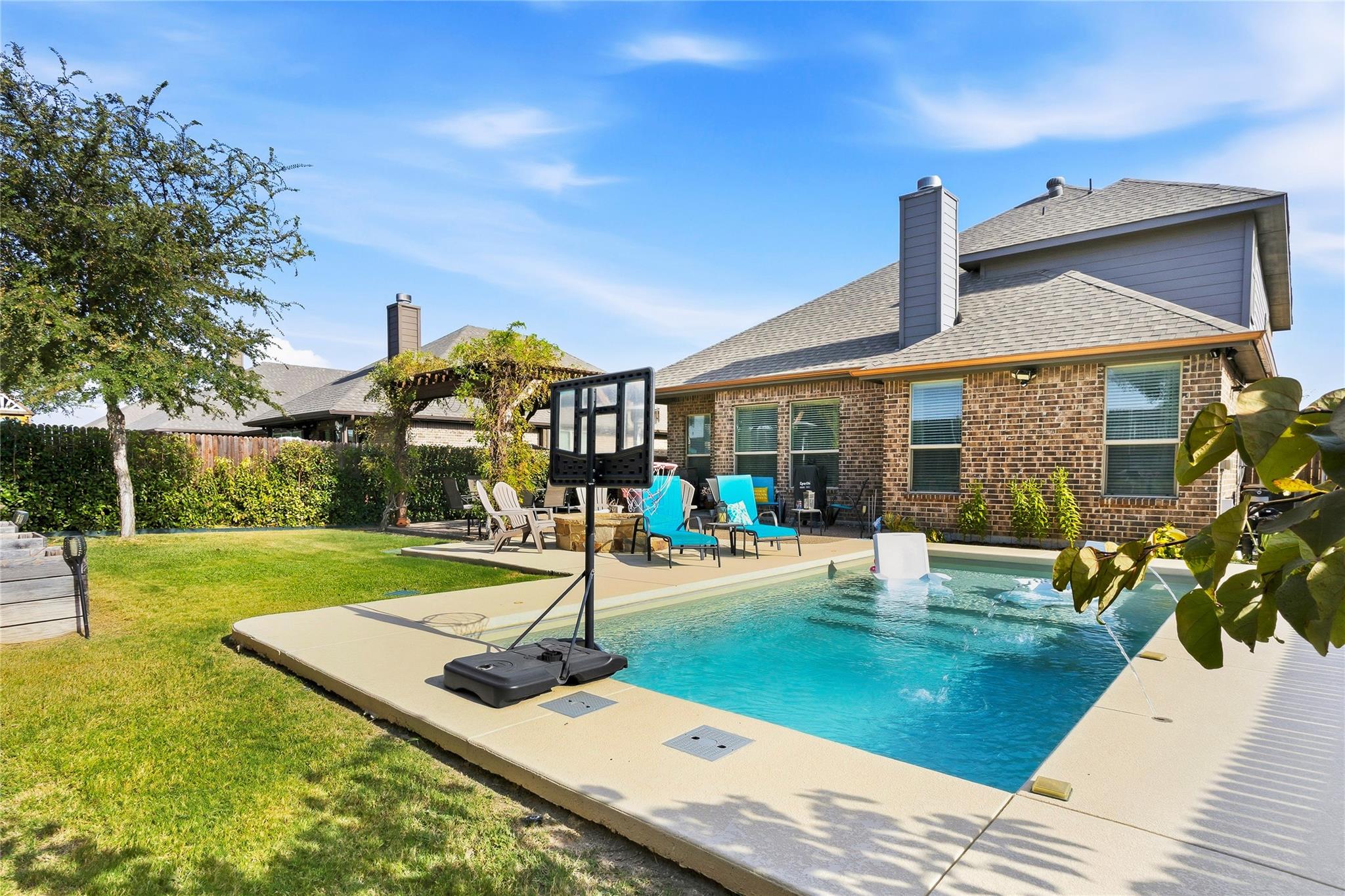 main property photo 28
