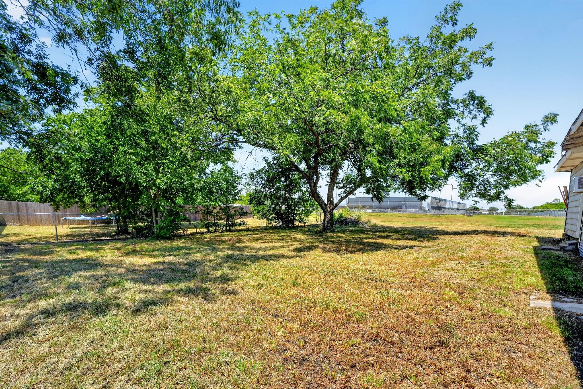 main property photo 28