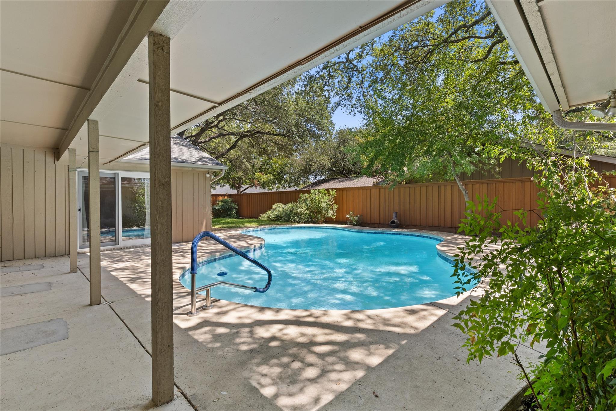 main property photo 33